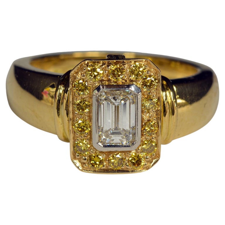 18 Karat Emerald Cut and Intense Yellow Diamond Ring For Sale at 1stDibs