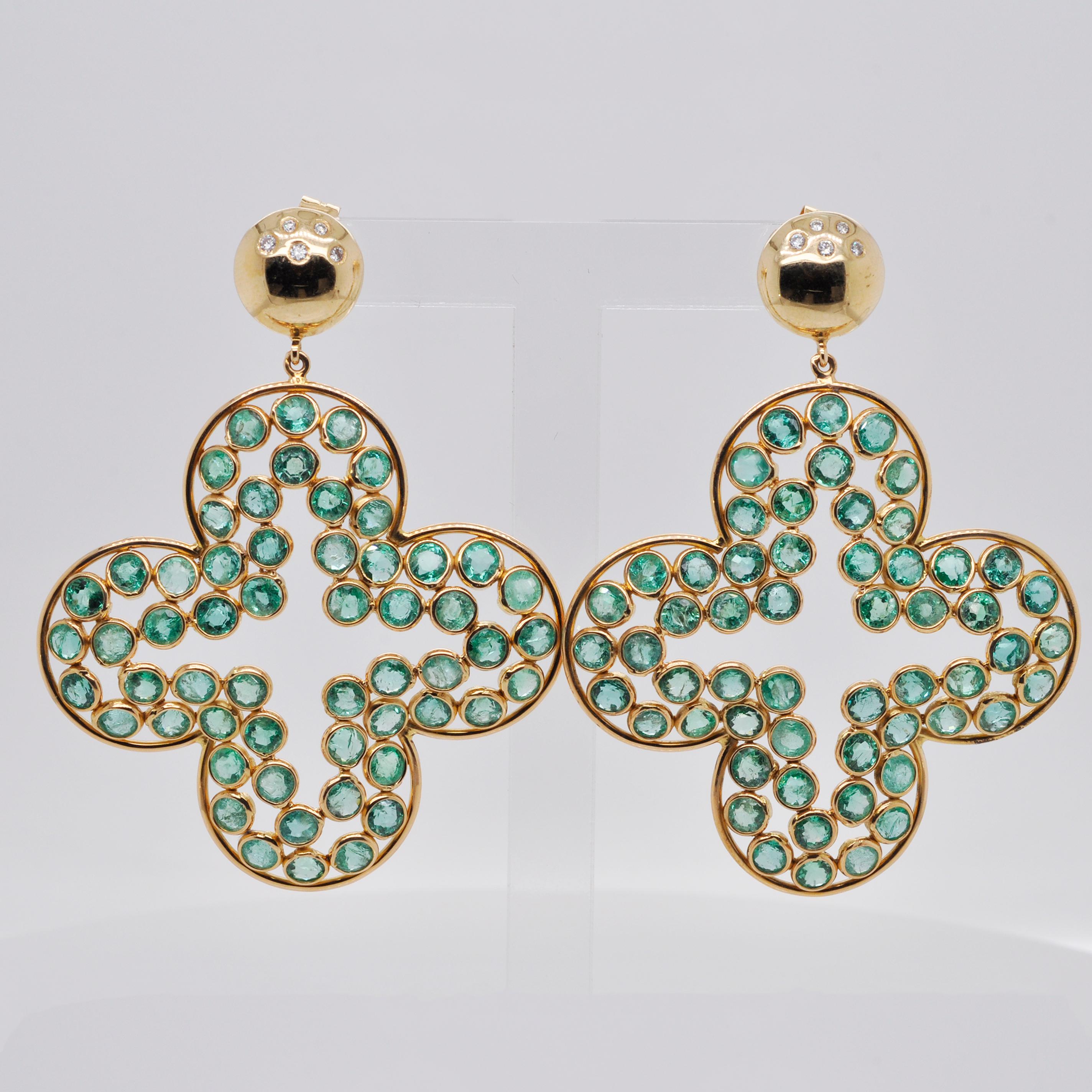 Women's 18 Karat Emerald Diamond Clover Chandelier Dangle Drop Earrings For Sale