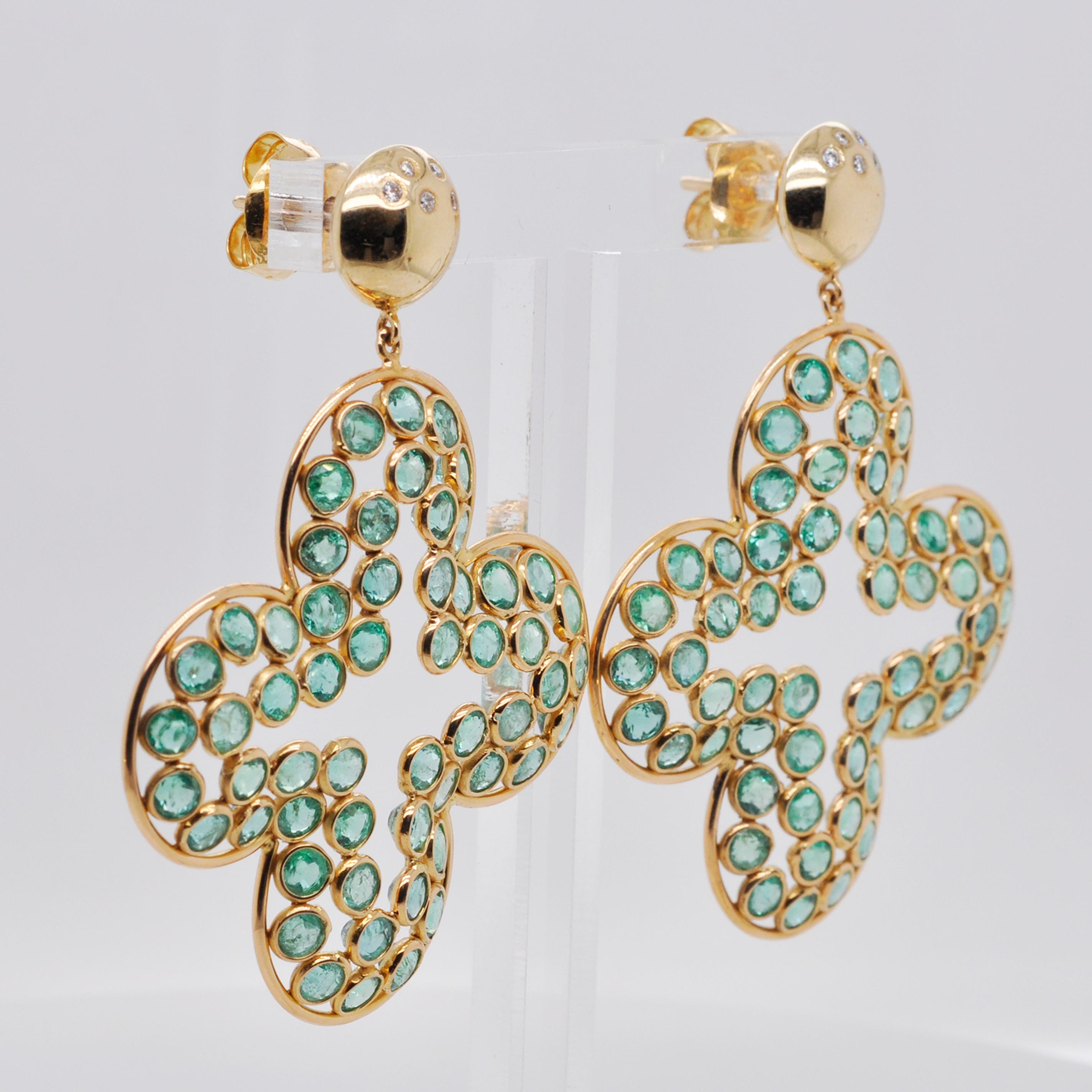18 Karat Emerald Diamond Clover Chandelier Dangle Drop Earrings For Sale 1