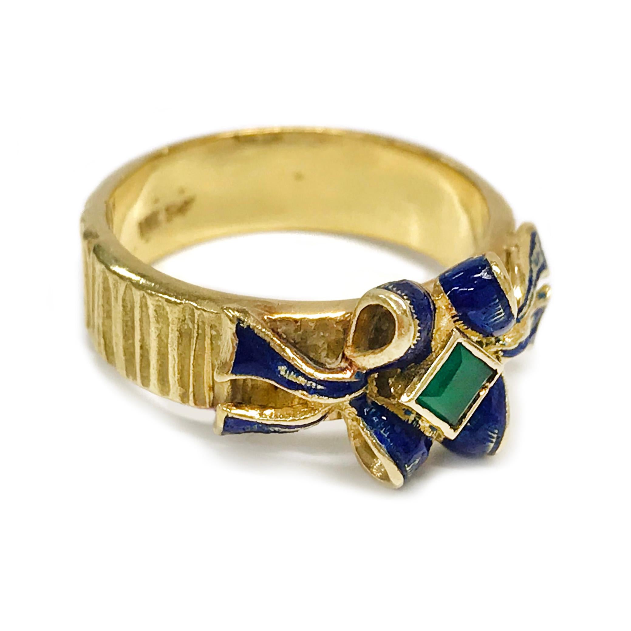 Retro 18 Karat Emerald Enamel Ring