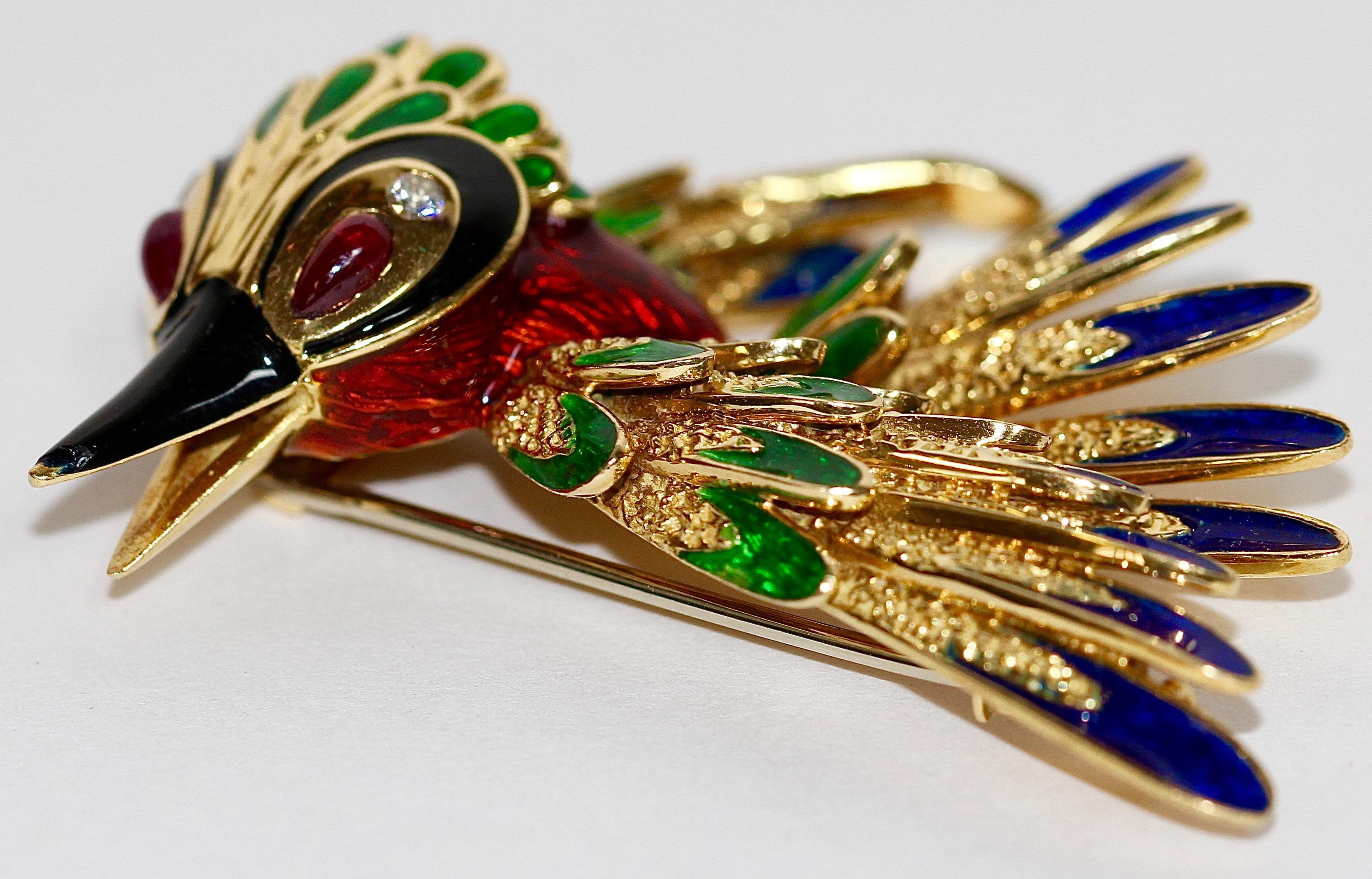 Beautifully enamel bird gold brooch. 18 karat gold.
Set with two rubies and two brilliants.

Very fine goldsmith work.

Small chip at the beak tip.