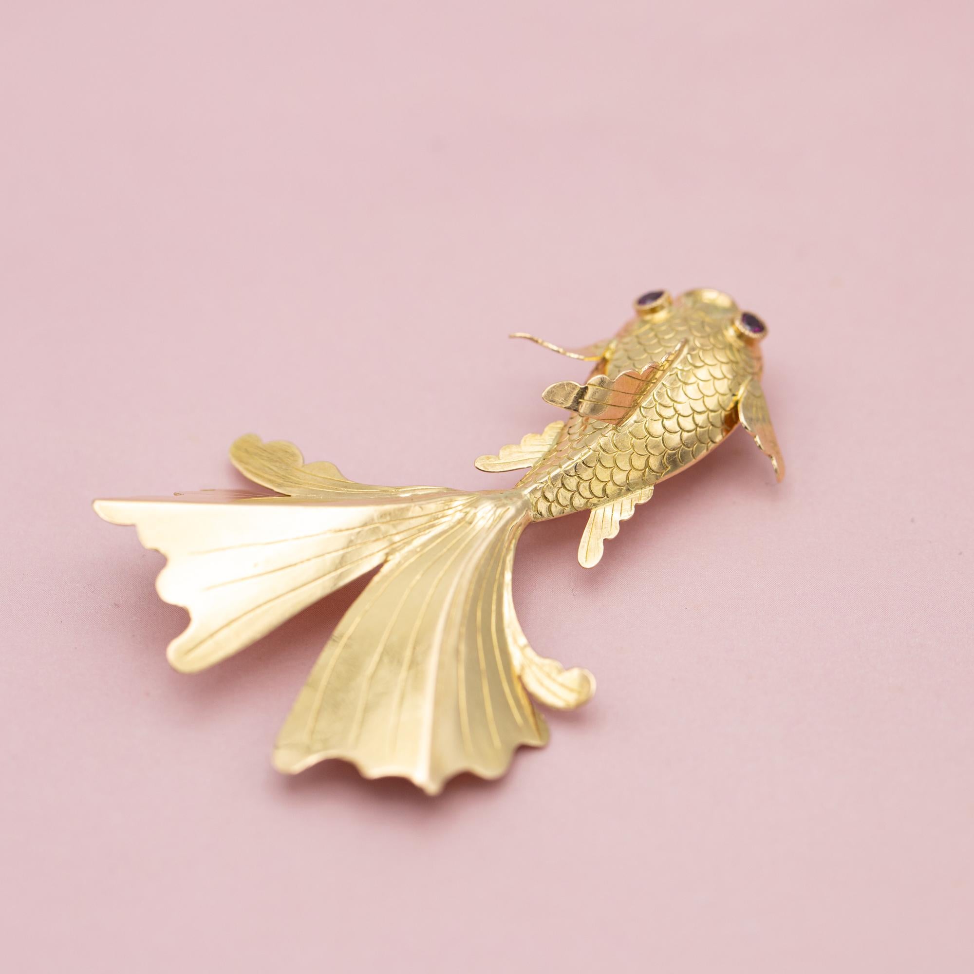 18 karat Fish Brooch - solid yellow gold animal - Elegant swimming fish pin 4