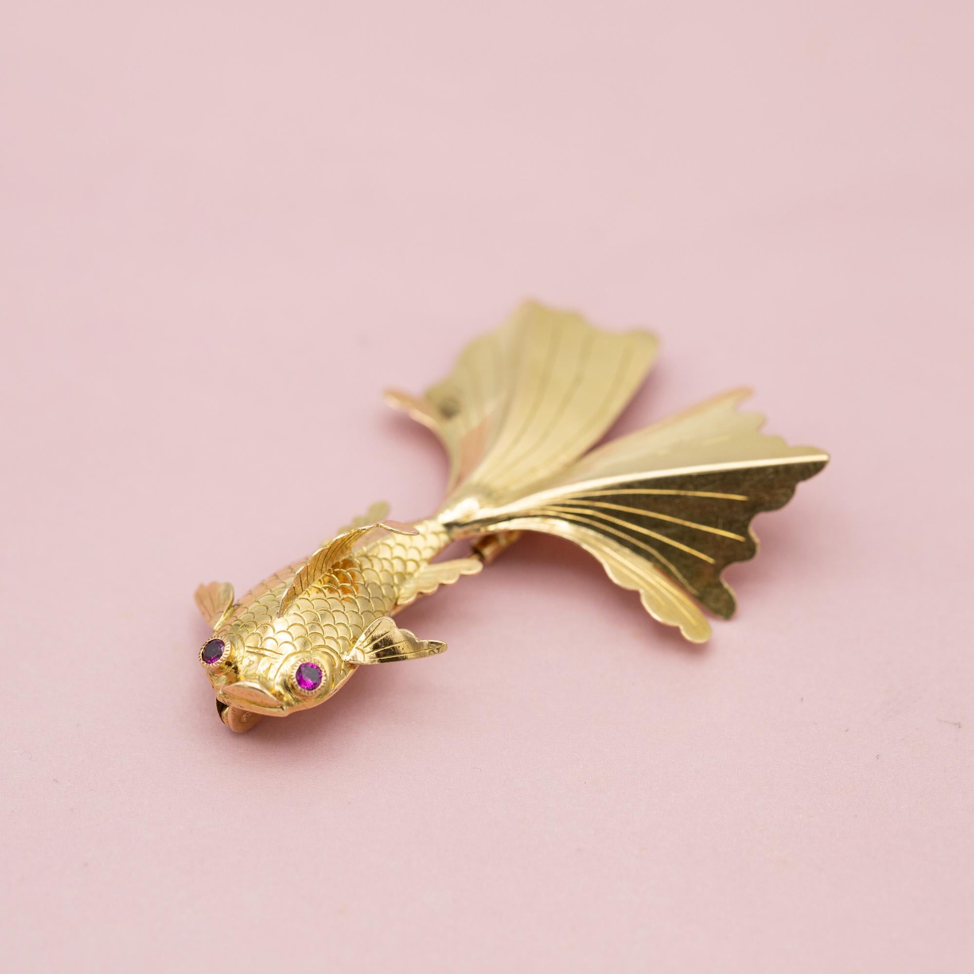 18 karat Fish Brooch - solid yellow gold animal - Elegant swimming fish pin 6