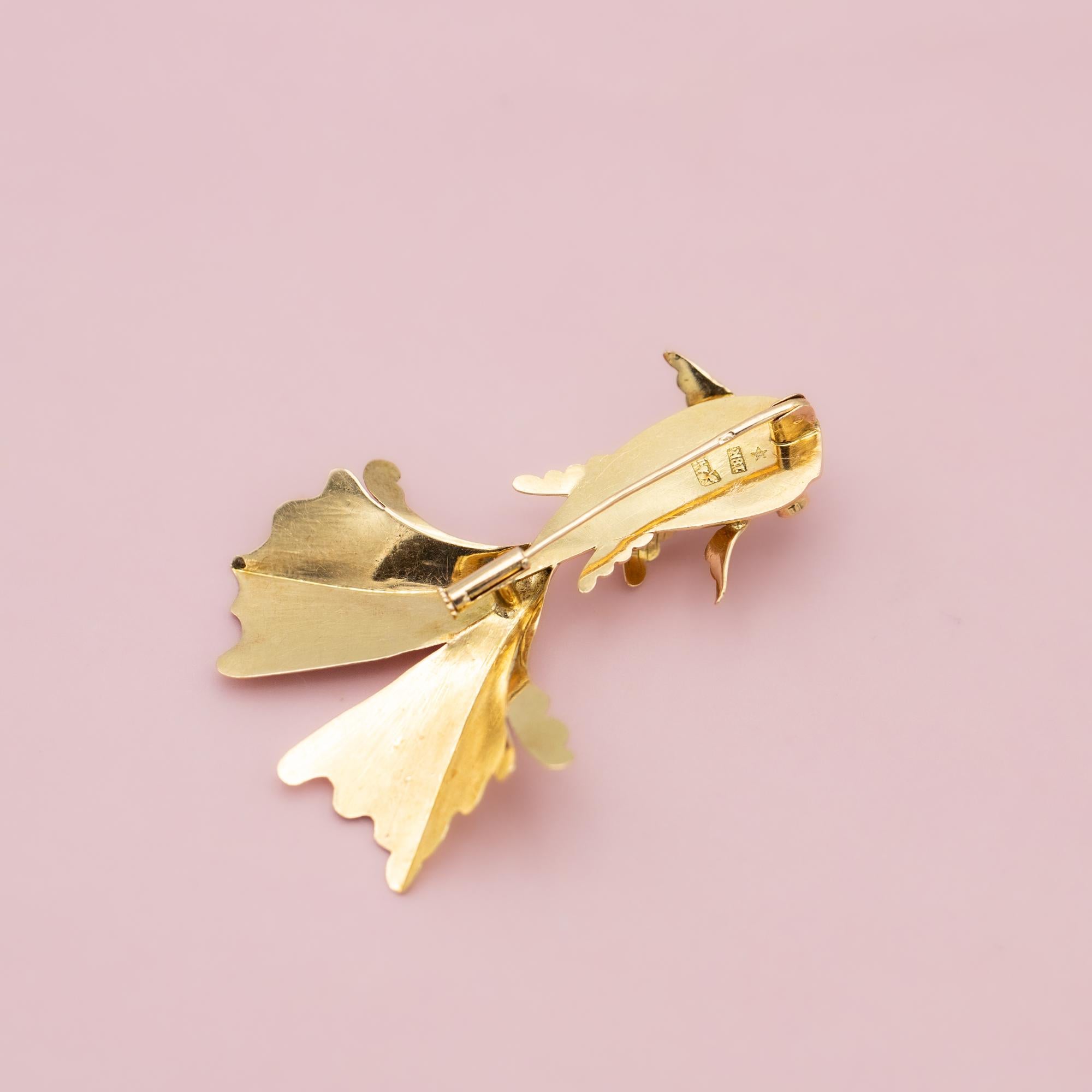 18 karat Fish Brooch - solid yellow gold animal - Elegant swimming fish pin 7