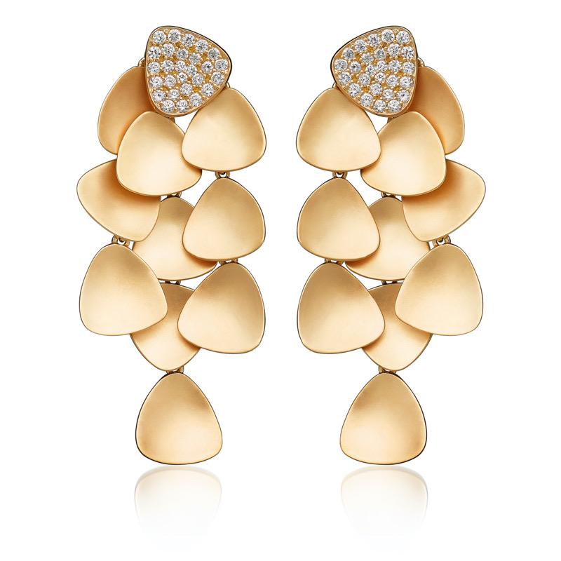 18 Karat Flora Yellow Gold Earring With Vs-Gh Diamonds In New Condition For Sale In New York, NY