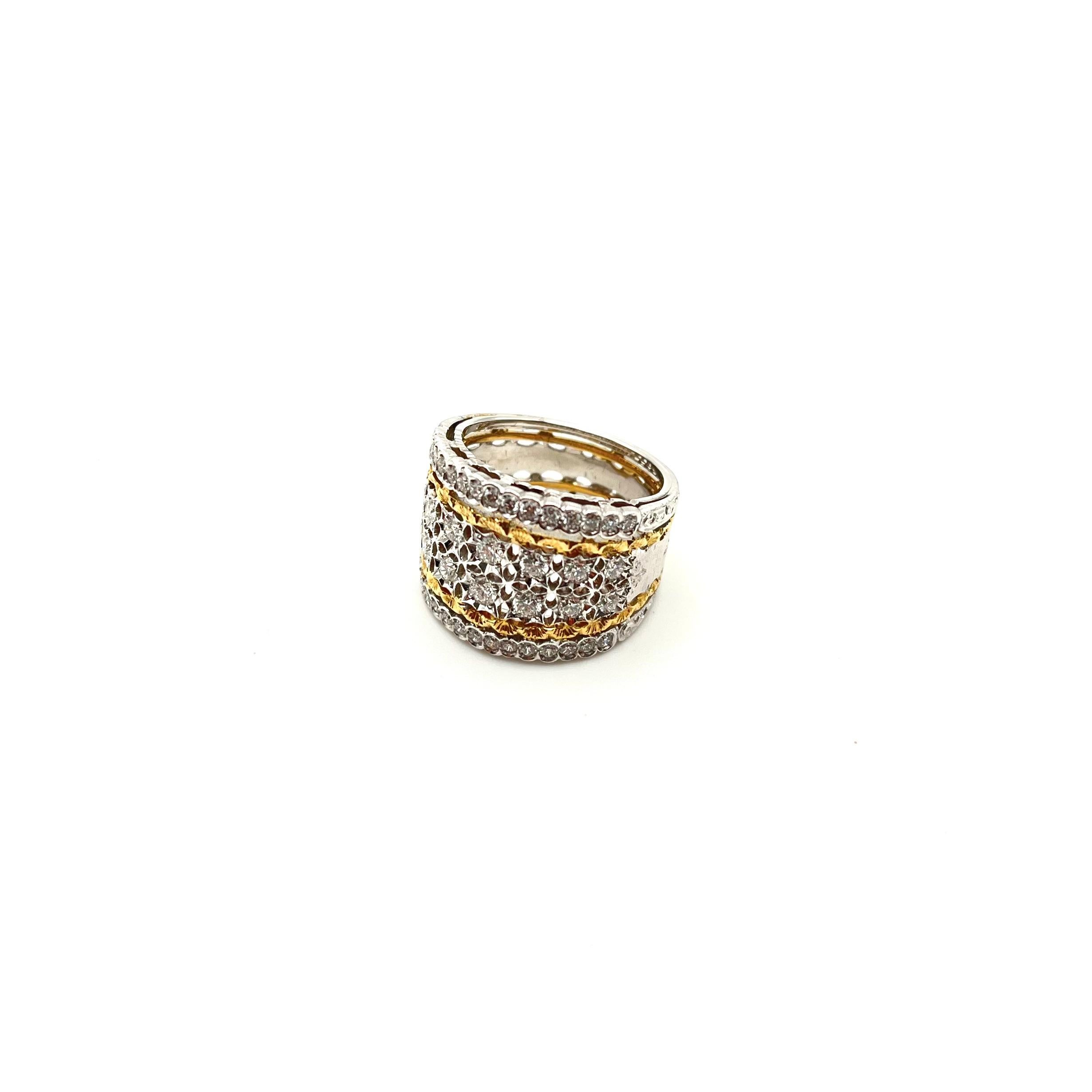 Dieses schöne Band ist ein Beweis für Handwerkskunst und Klasse. Er wurde von einem Familienjuwelier außerhalb von Florenz, Italien, aus massivem 18-karätigem Gelb- und Weißgold handgefertigt. Jedes Detail ist handgeschnitzt! Der Ring enthält 44