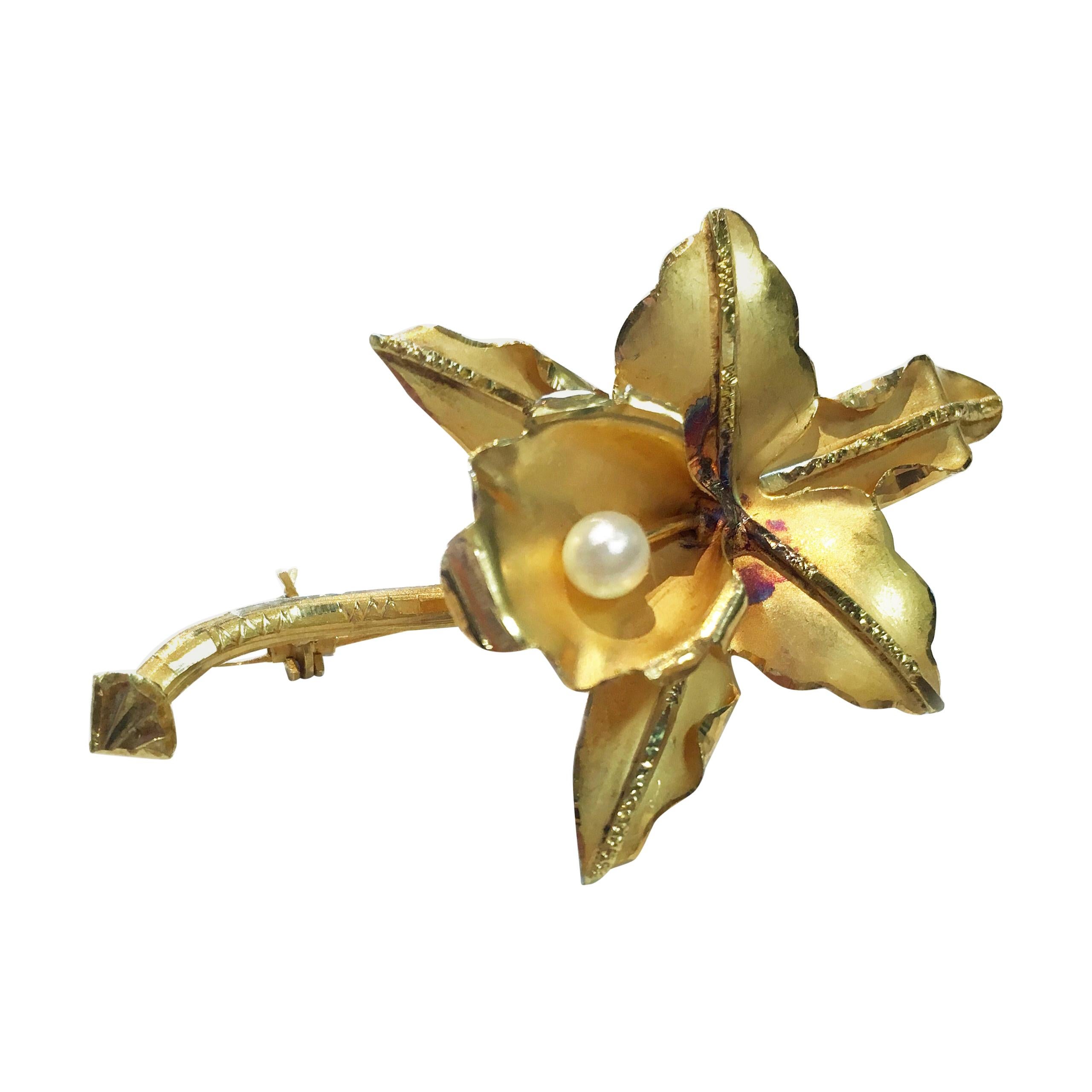 18 Karat Flower Pearl Brooch Pin For Sale