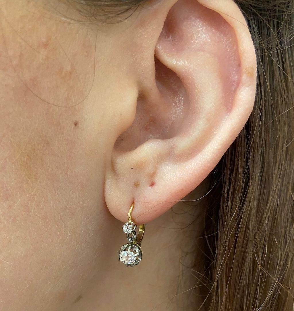 Antike viktorianische 18 Karat Französische Diamant-Gold-Ohrringe für Damen oder Herren im Angebot