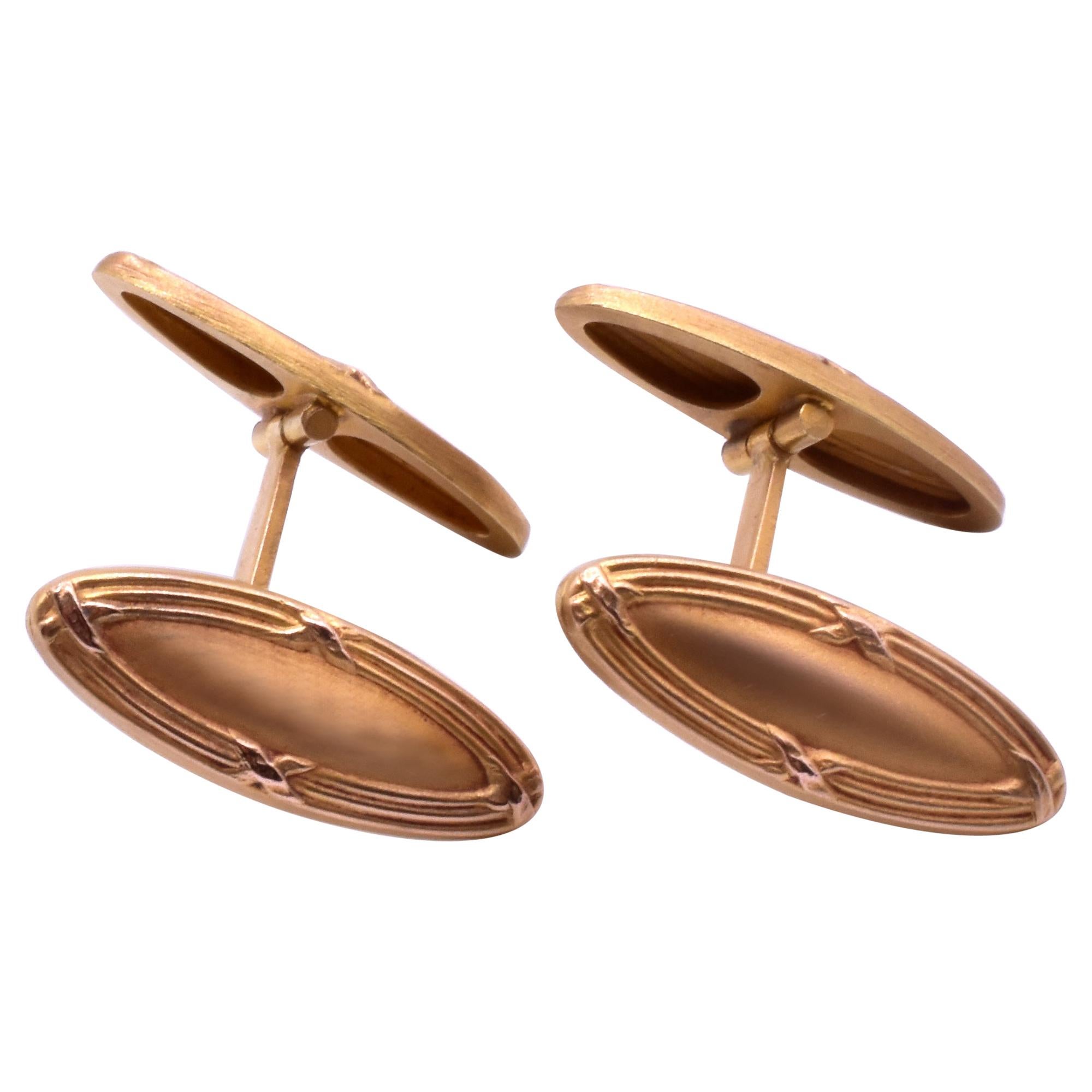 18 Karat French Embossed Cufflinks with "X" Design, circa 1940 For Sale