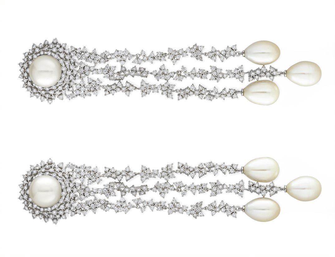 Contemporary 18 Karat Gala White Gold Earring with Vs Gh Diamonds and White Pearl For Sale