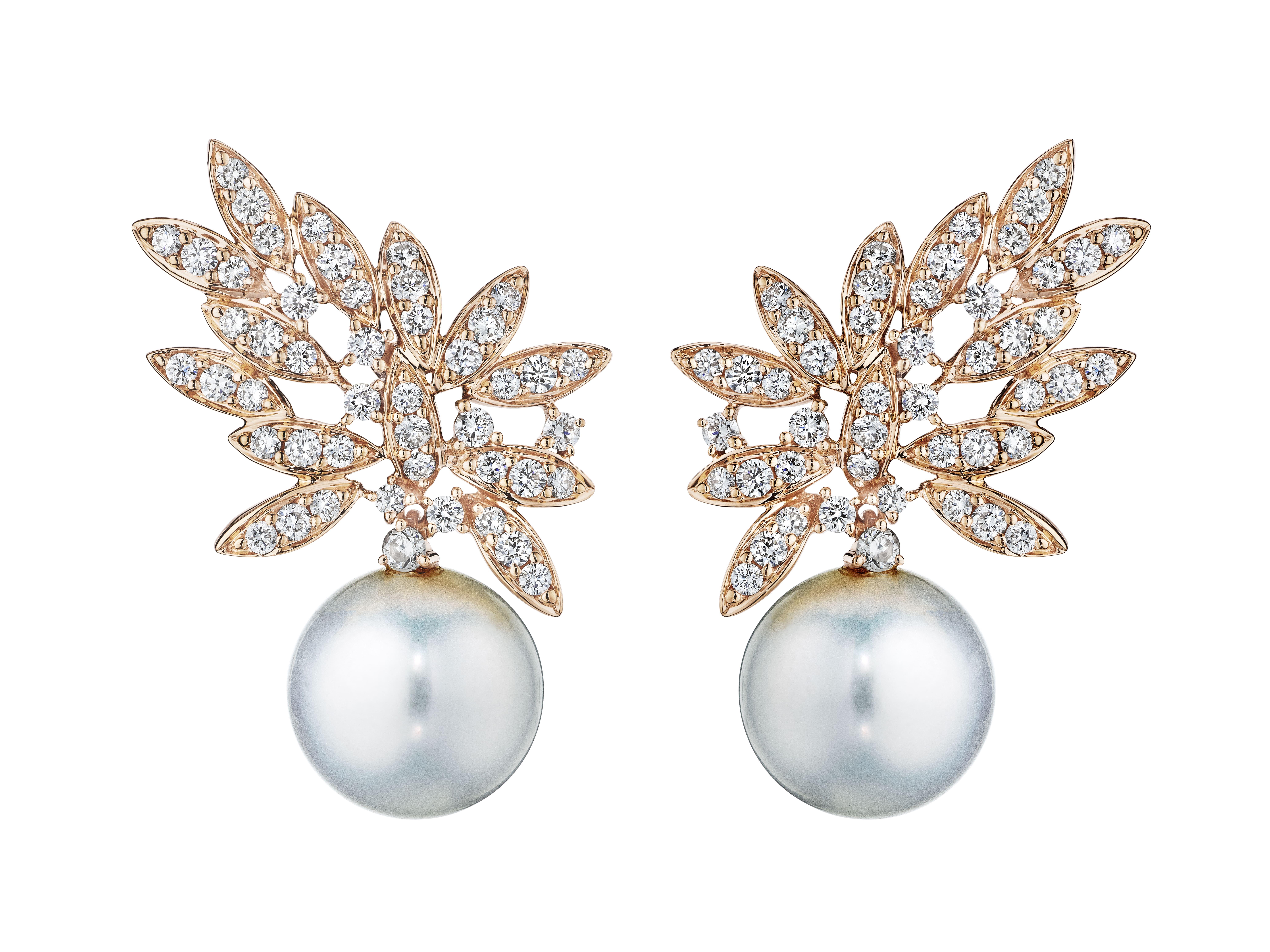 Brilliant Cut 18 Karat Gala Yellow Gold Earring with Vs-Gh Diamonds and Golden Color Pearl For Sale