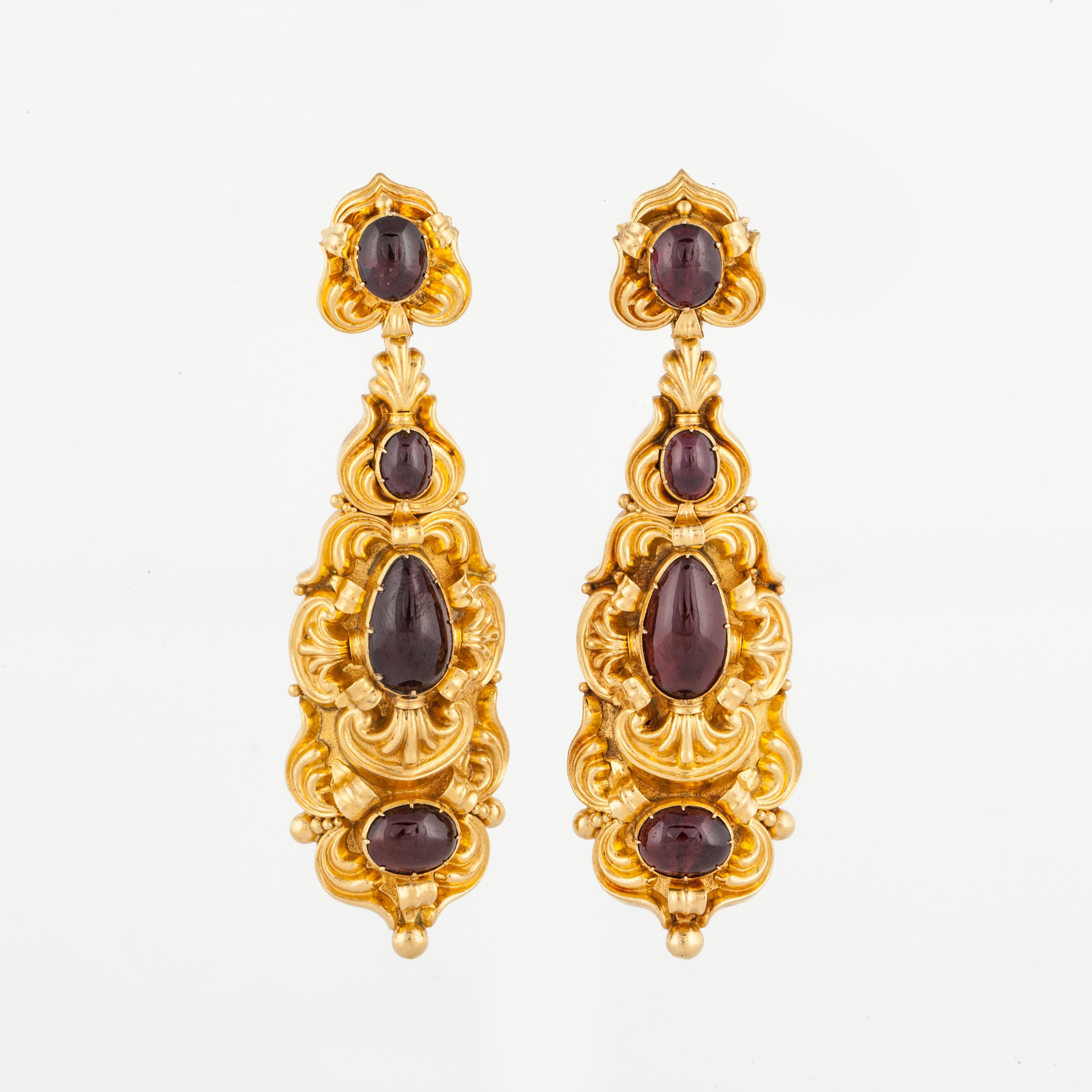 Cabochon Georgian Garnet Earrings in 18K Gold For Sale