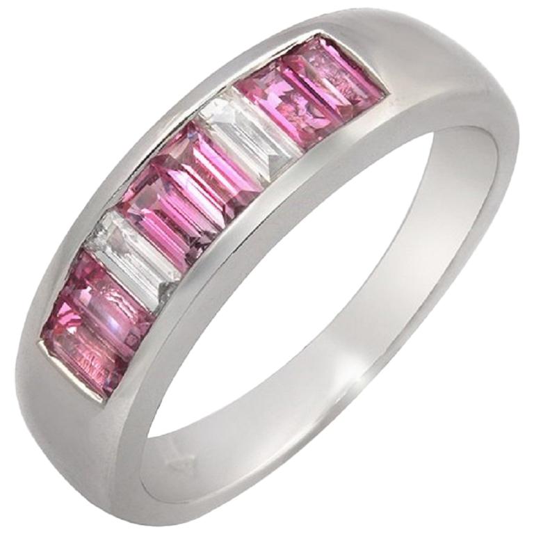 18 Karat Gold 0.20 Carat Diamonds and 1 Carat Pink Sapphire Wedding Band Ring For Sale