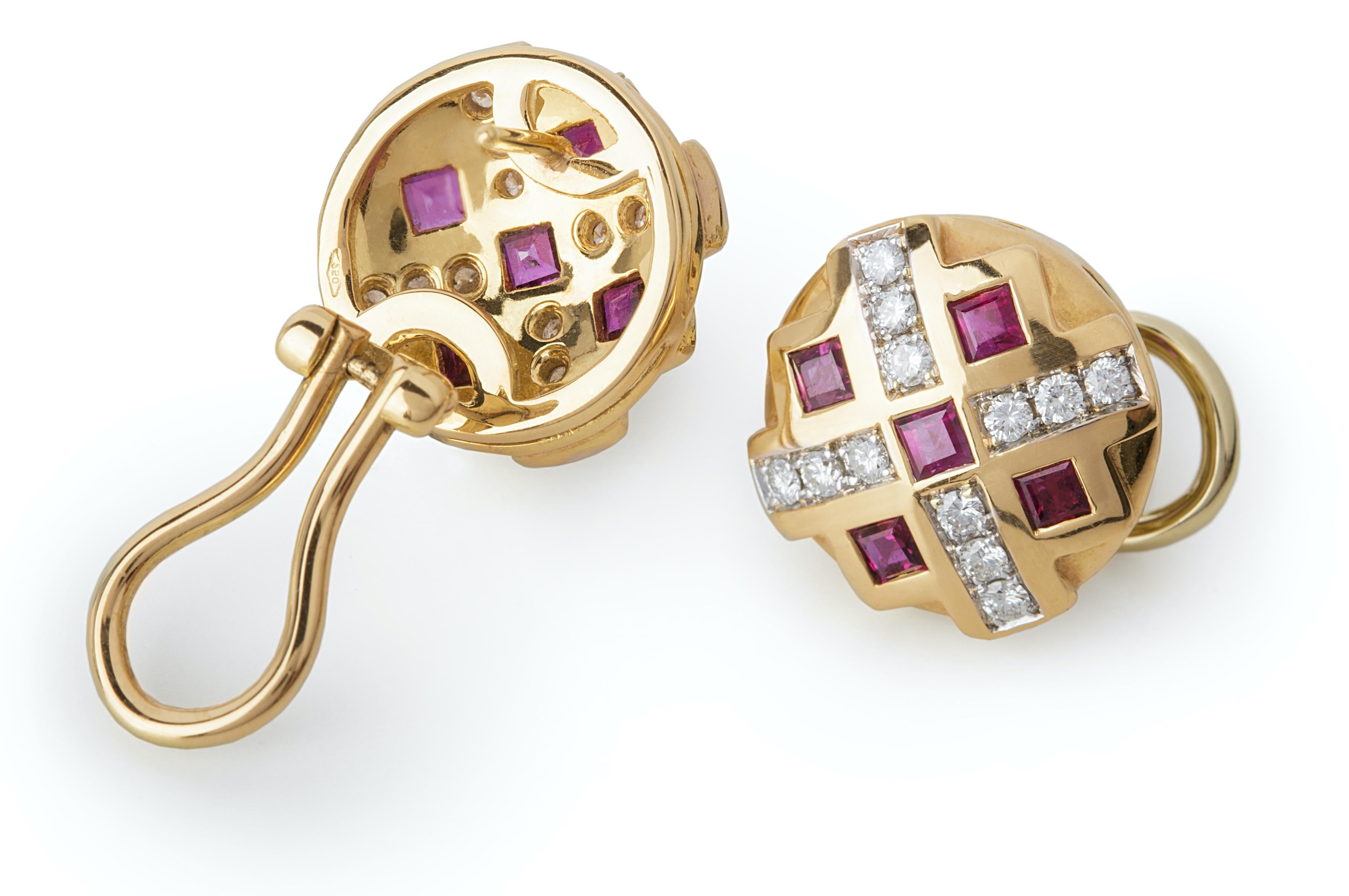 Moderne Rossella Ugolini, or jaune 18 carats  Boucles d'oreilles clips en diamants 1 Kt Ruby Chess en vente