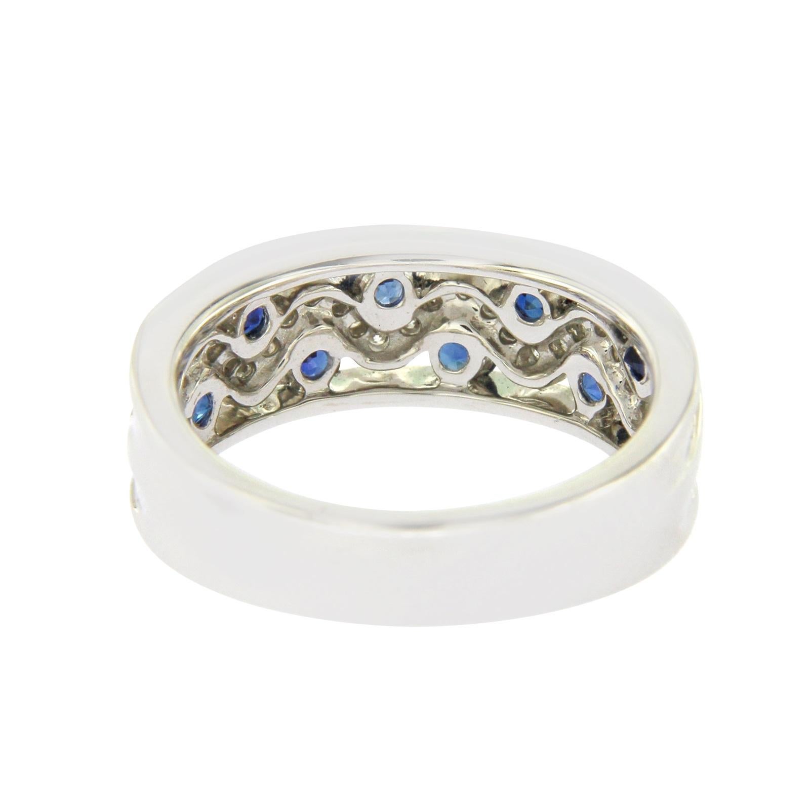 18 Karat Gold 0.26 Carat Diamonds and 1.20 Carat Blue Sapphire Wedding Band Ring In Excellent Condition For Sale In Los Angeles, CA