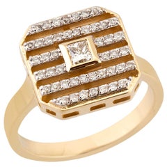 18 Karat Gold, 0.28 Carat White Diamonds, 0.15 Carat Sapphire Ring 18 Karat Gold, 0.28 Carat White Diamonds, 0.15 Carat Sapphire Ring