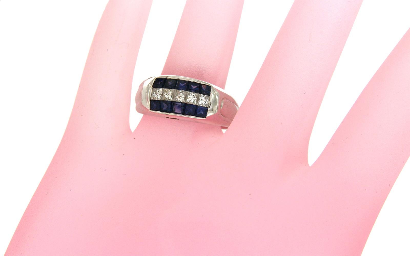 18 Karat Gold 0.52 Carat Diamonds and 1.04 Carat Blue Sapphire Wedding Band Ring For Sale 1