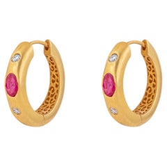 18 Karat Gold 0,69 Karat Diamant- und Rubin-Ohrringe mit Creolen