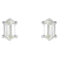 18 Karat Gold 0.7 Carat Diamond Stud Earrings