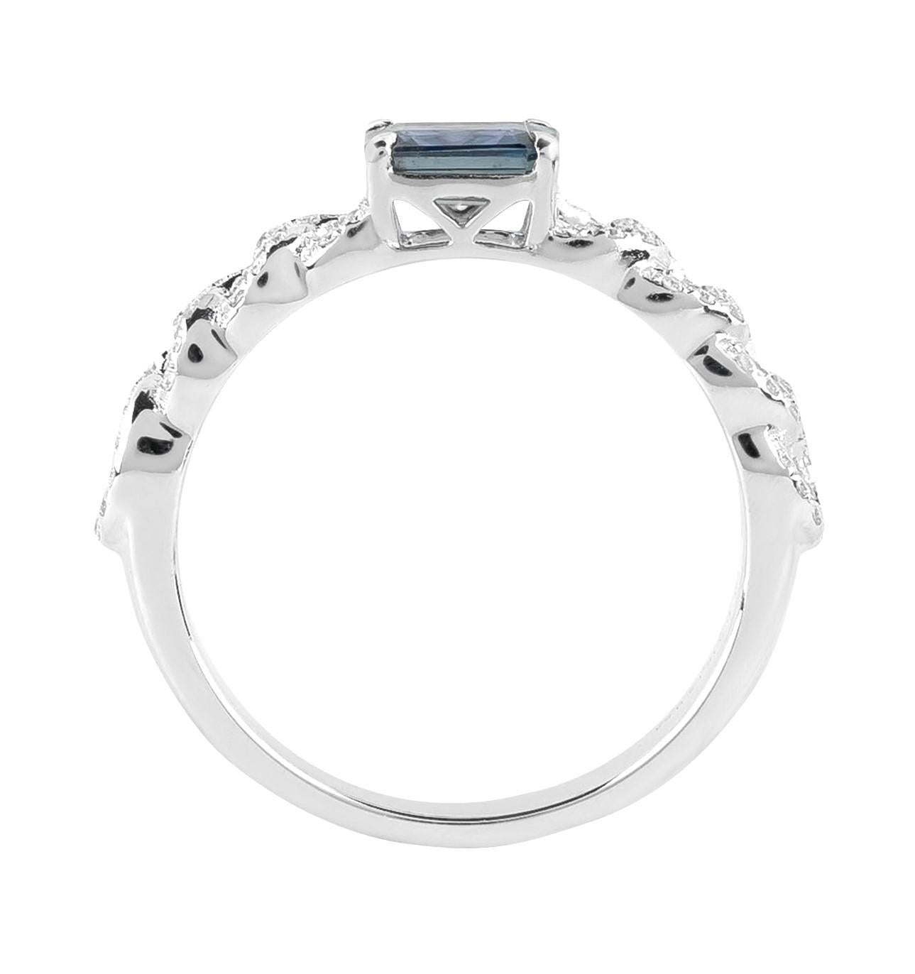 18 Karat Gold 0.78 Carat Diamond and Sapphire Cocktail Ring For Sale 1