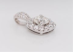Pendentif en or 18 carats avec halo de diamants ronds taille brillant de 0,81 carat