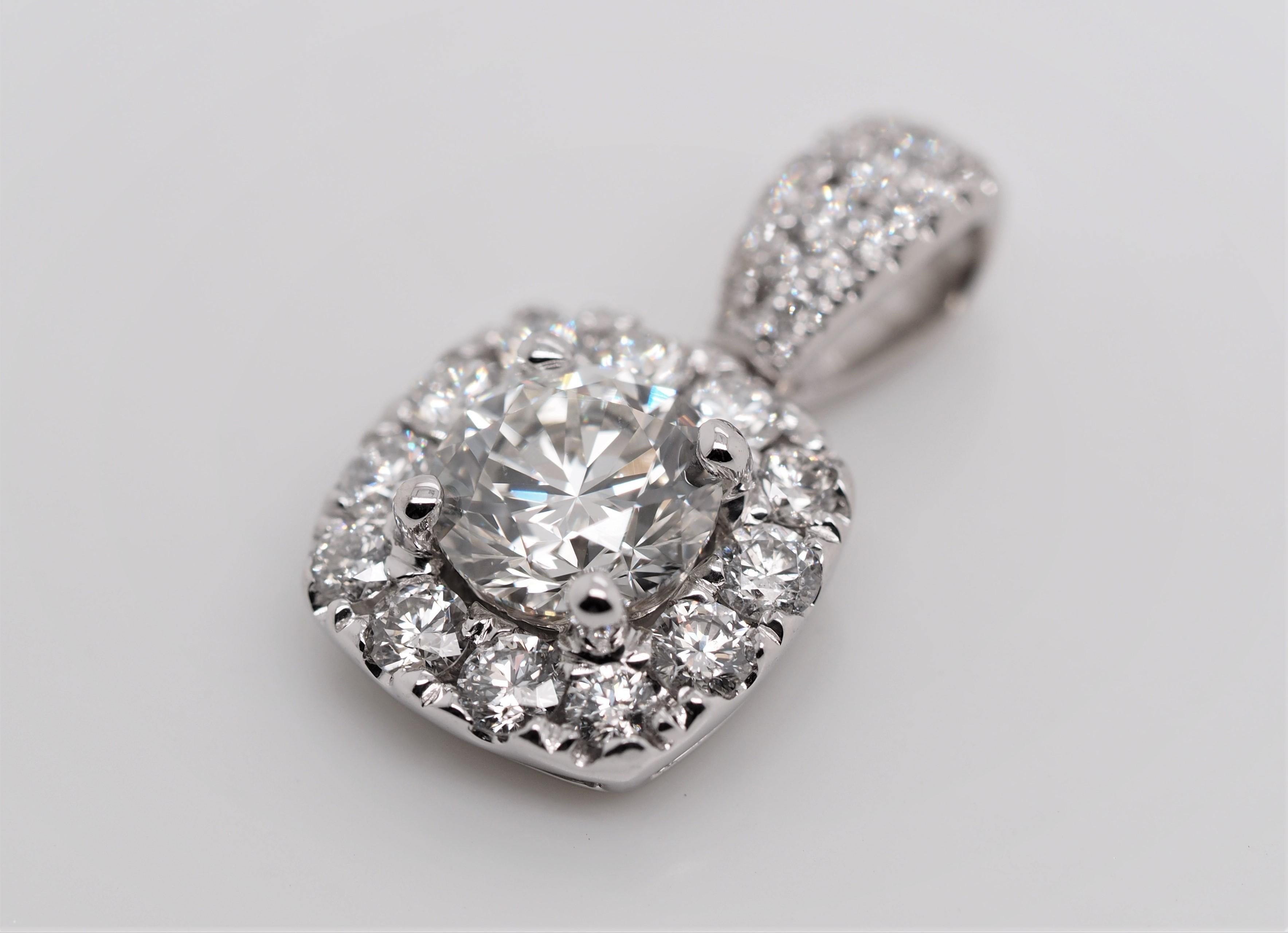 18 Karat Gold 0.81 Carat Round Brilliant Cut Diamond Halo Pendant In Excellent Condition For Sale In Addison, TX