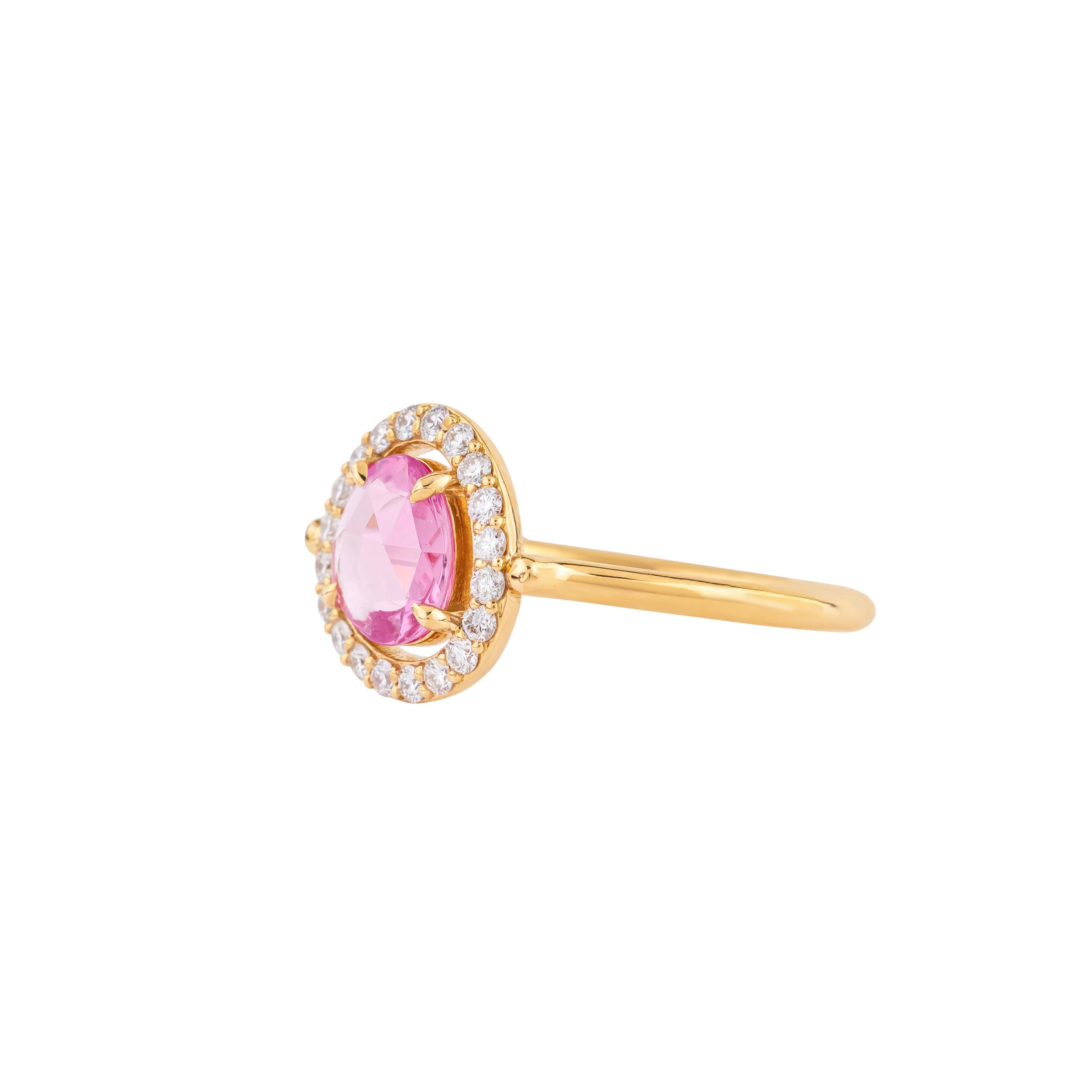 Modern 18 Karat Gold 0.95 Carat Diamond and Pink Sapphire Solitaire Ring For Sale