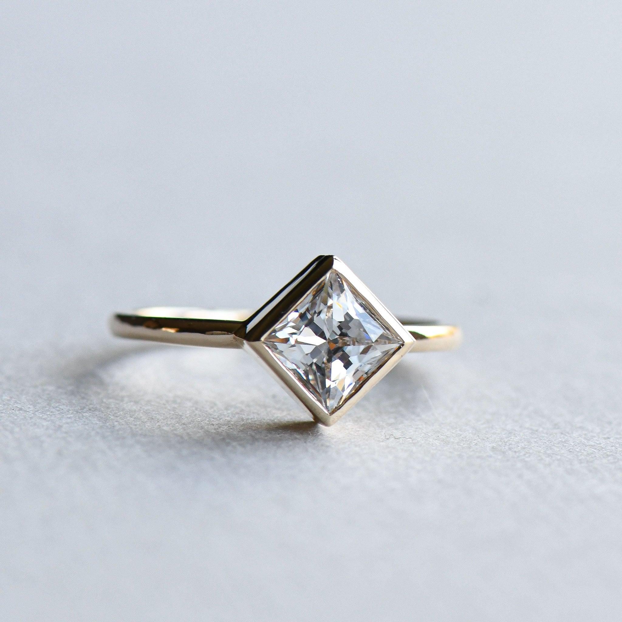 For Sale:  14 Karat Gold 1 Carat Princess Cut Diamond Ring, GIA Certified SI2 J 2