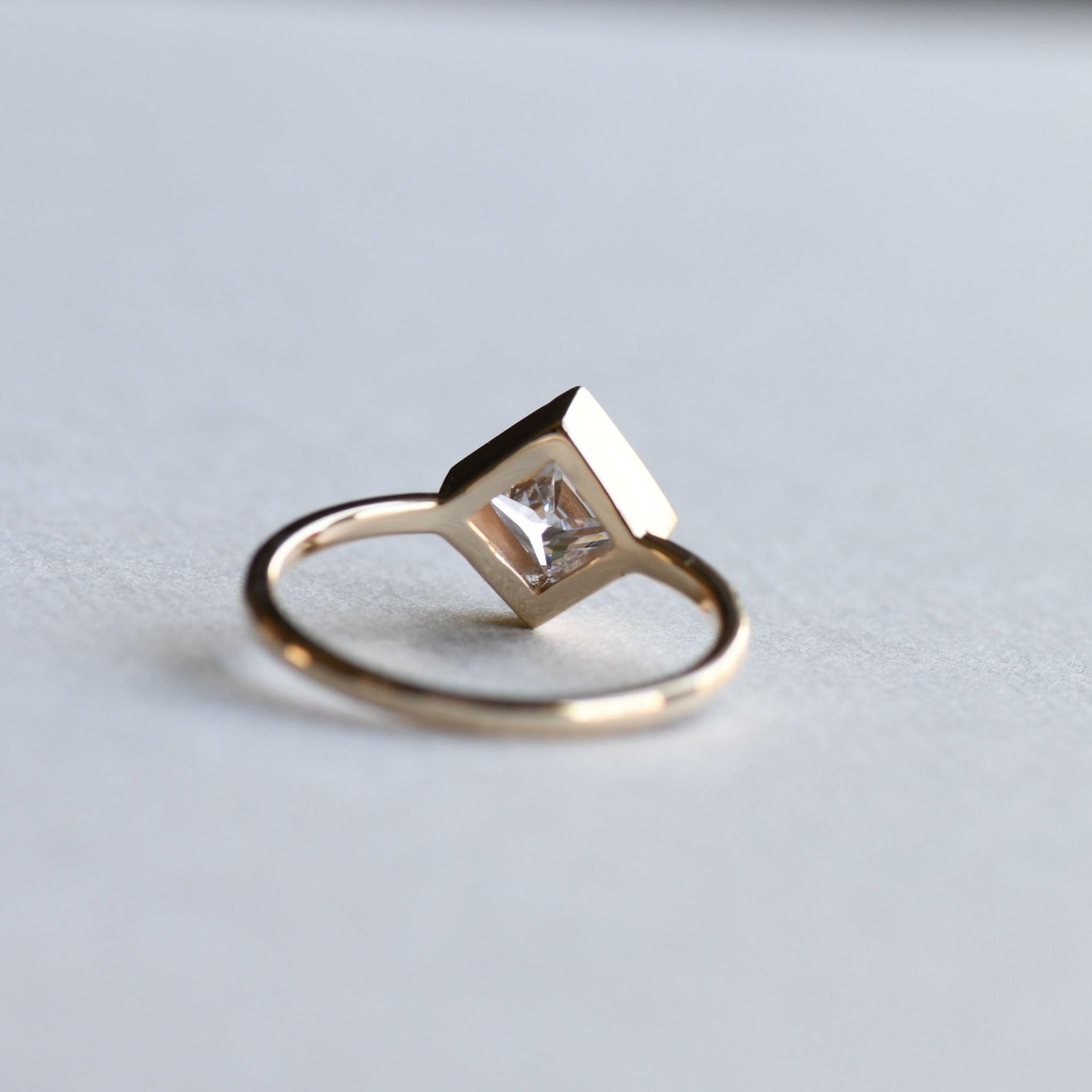 For Sale:  14 Karat Gold 1 Carat Princess Cut Diamond Ring, GIA Certified SI2 J 5