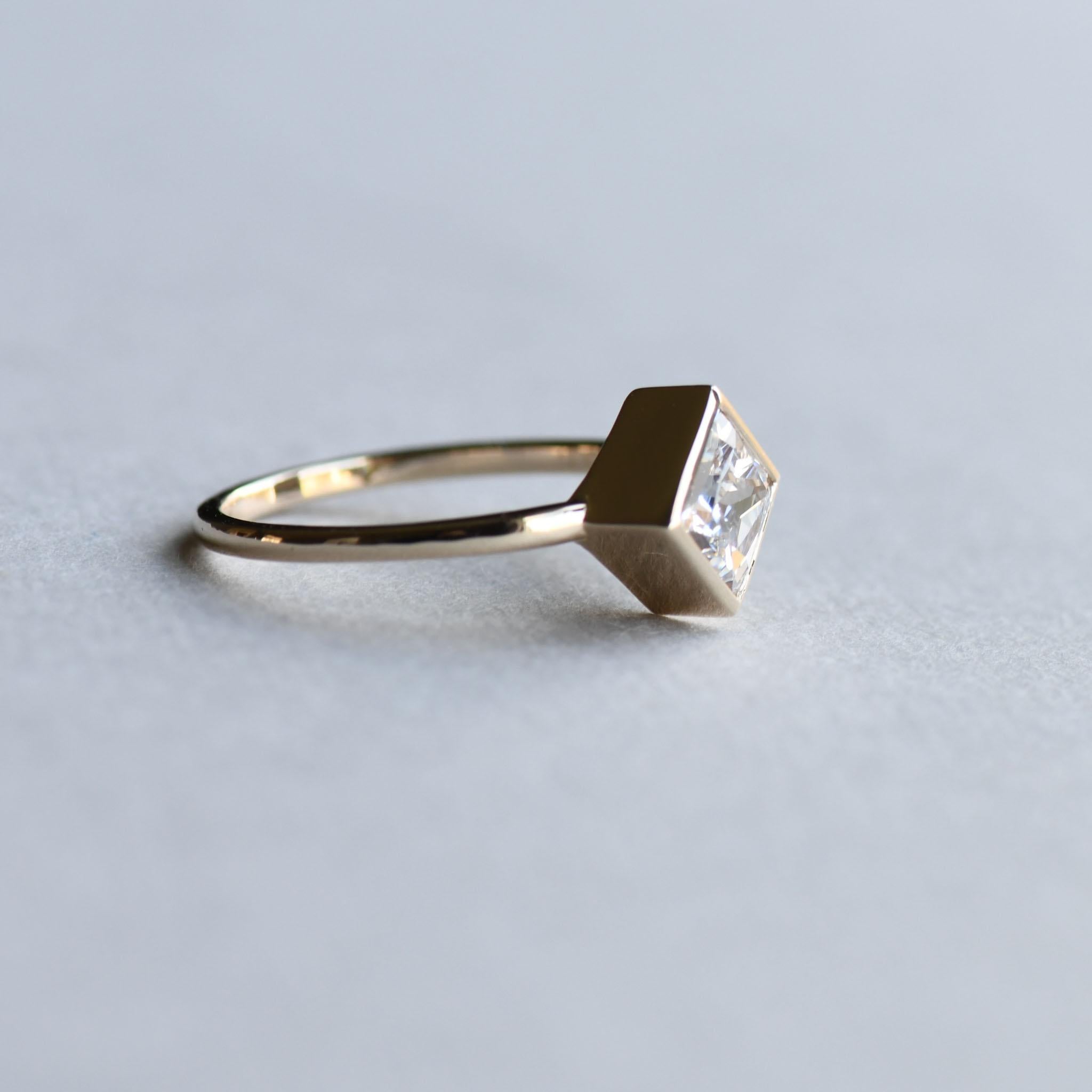 Modern 18 Karat Gold 1 Carat Princess Cut Diamond Ring, GIA Certified SI2 J For Sale