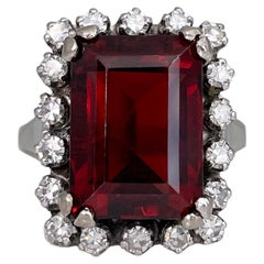 Vintage 18 Karat Gold 10.41 Carat Garnet 0.54 Carat Diamond Rectangle Cocktail Ring