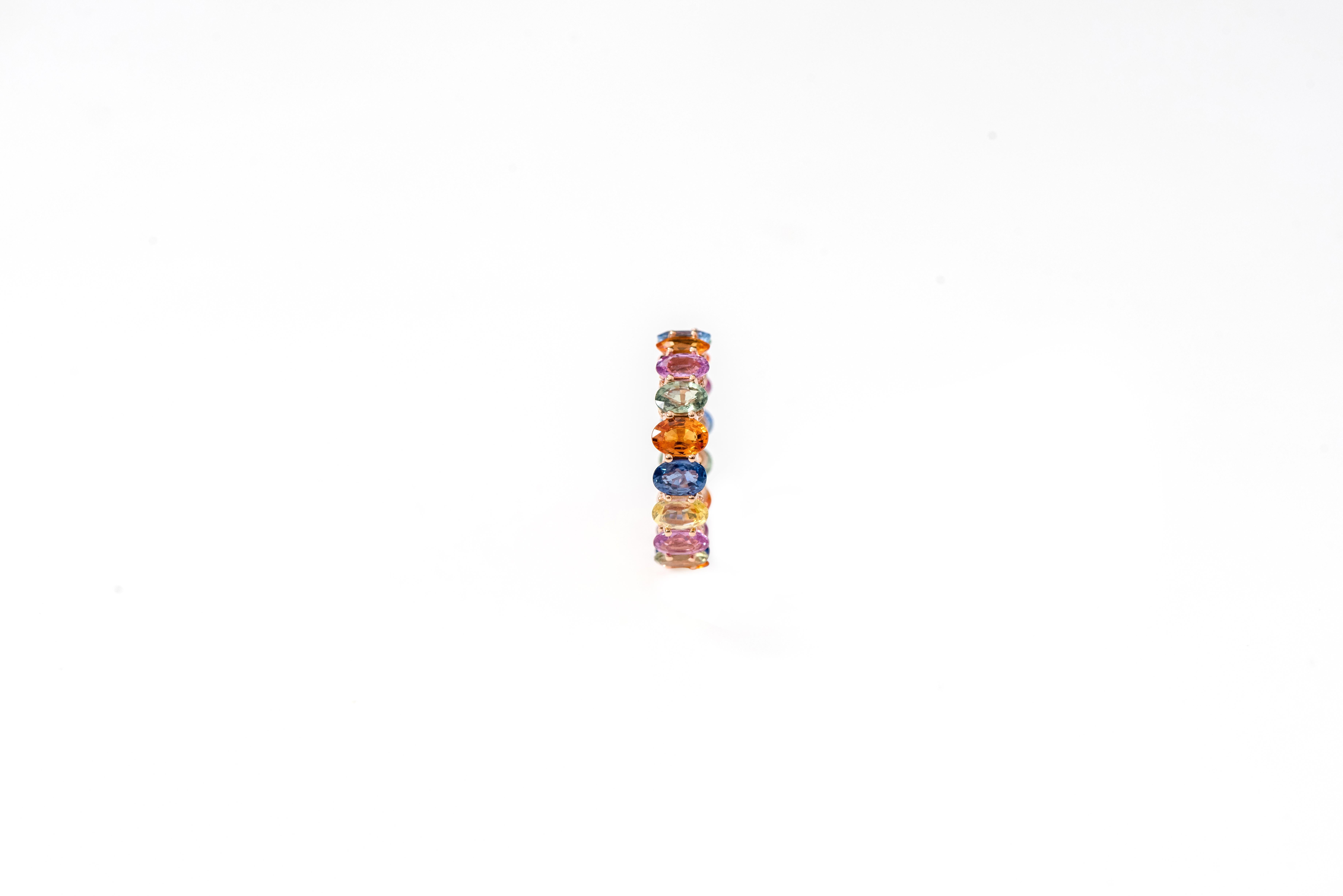 18 Karat Gold 10.47 Carat Oval-Cut Multi-Sapphire and Diamond Eternity Band Ring For Sale 4