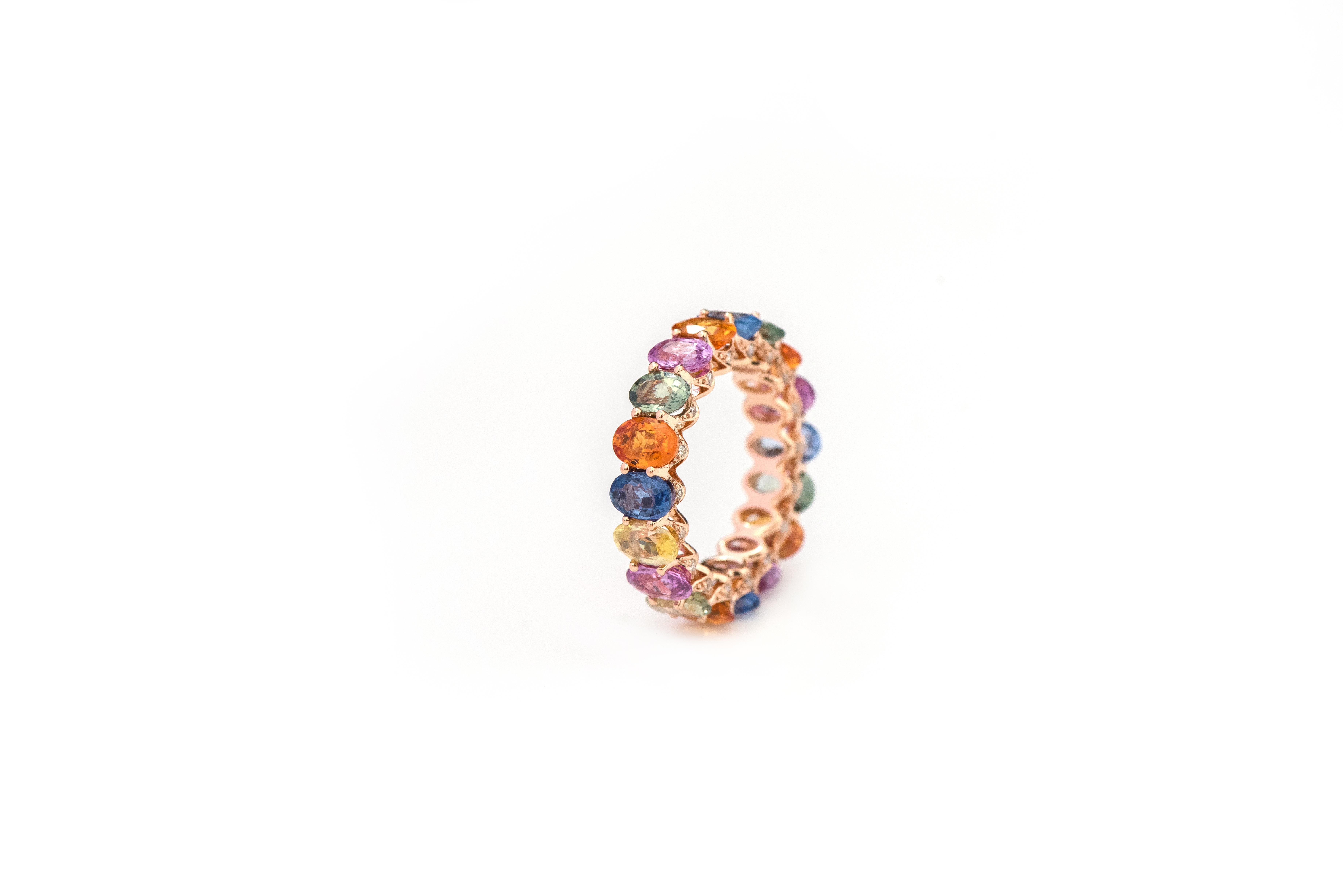 18 Karat Gold 10.47 Carat Oval-Cut Multi-Sapphire and Diamond Eternity Band Ring For Sale 3