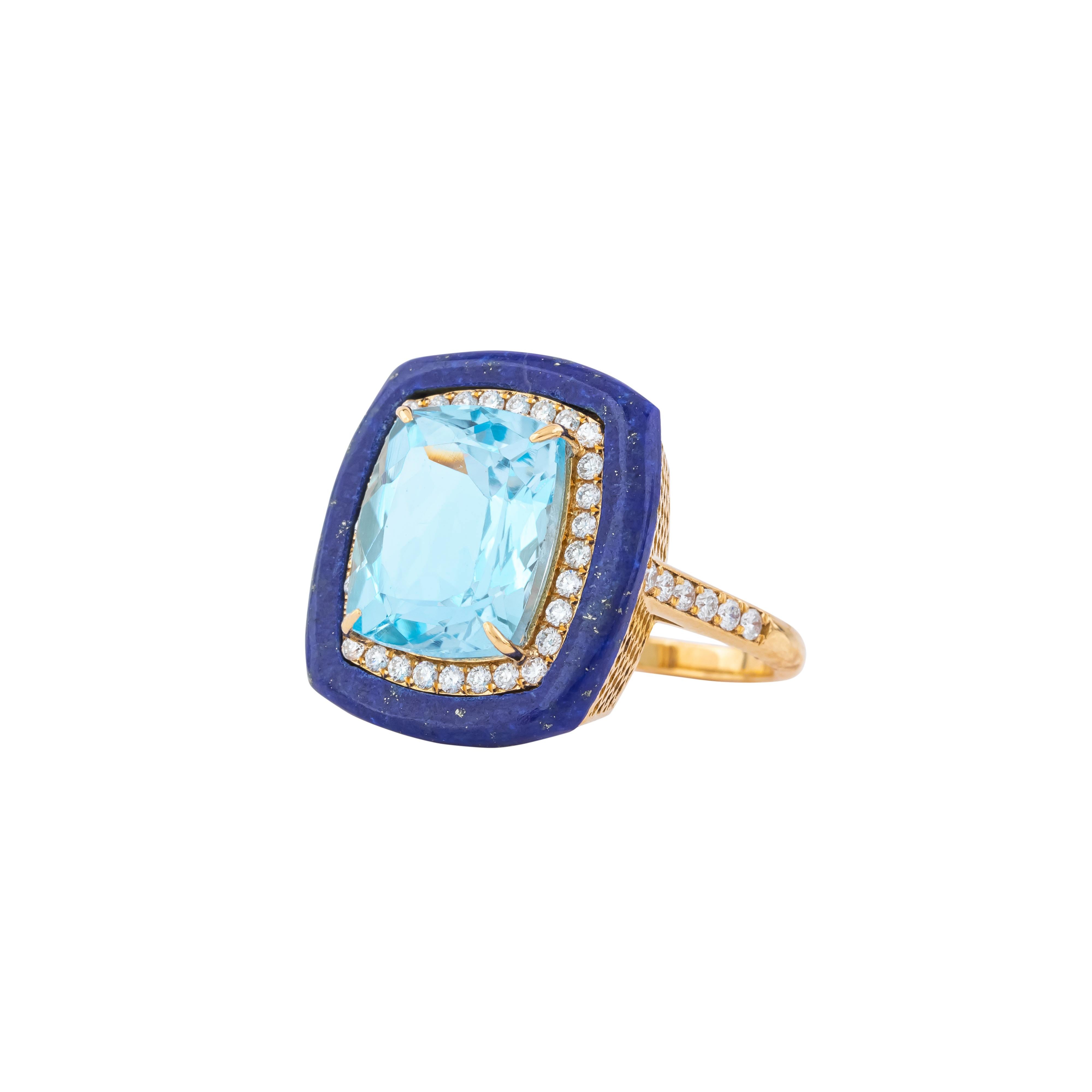 Modern 18 Karat Gold 10.5 Carat Diamond, Lapis Lazuli and Blue Topaz Solitaire Ring For Sale