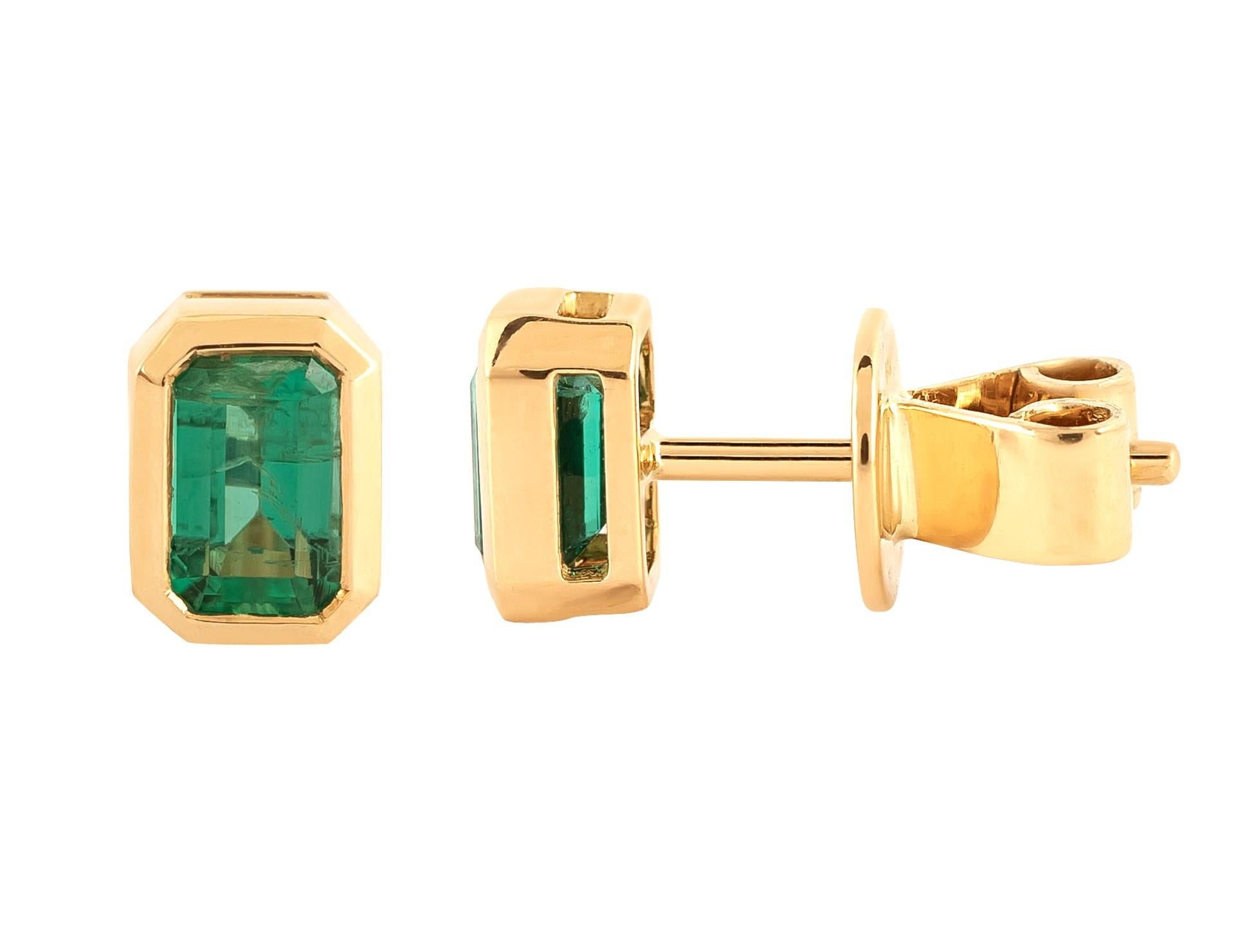 Contemporary 18 Karat Gold 1.05 Carat Emerald Cocktail Stud Earrings For Sale