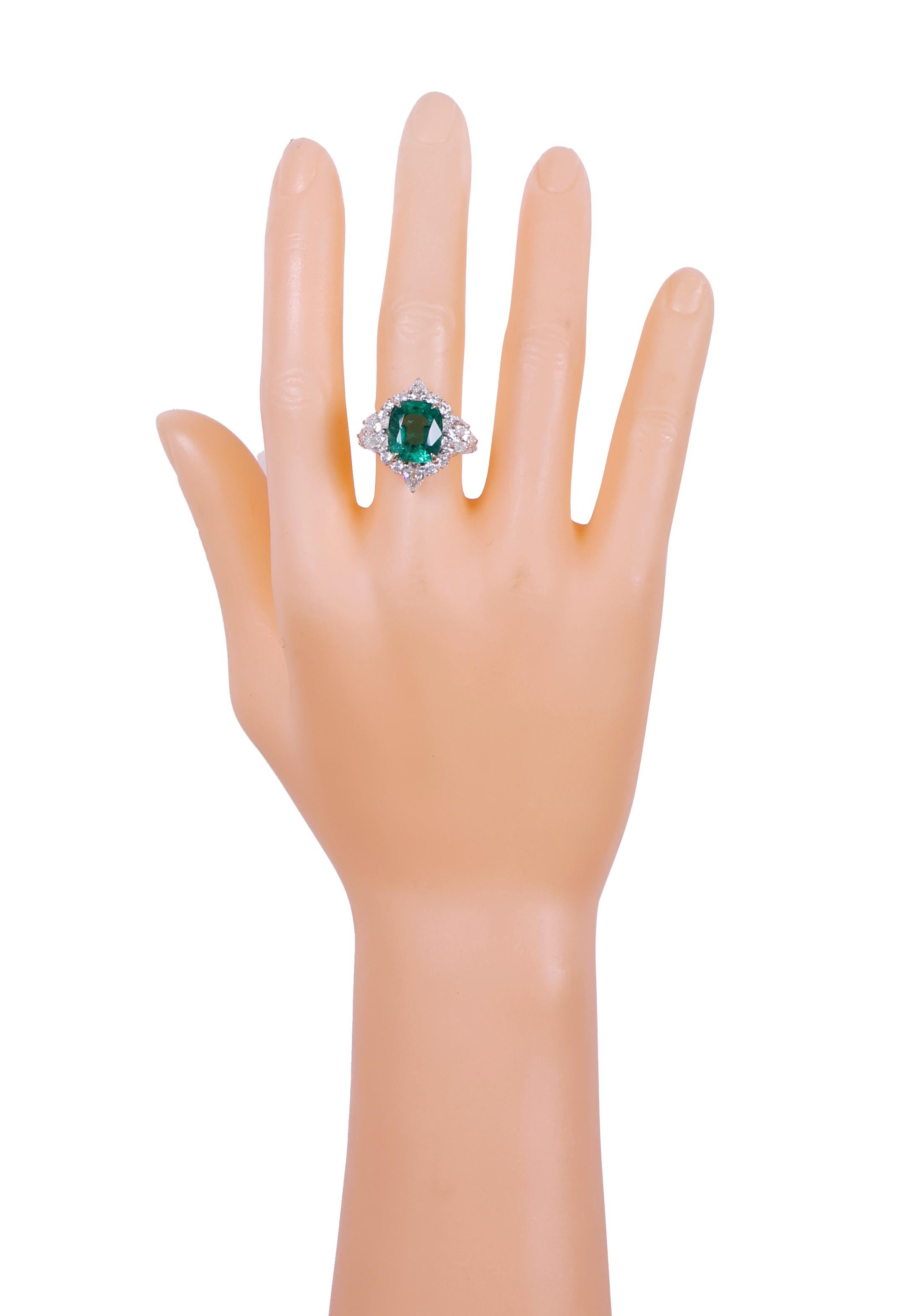 18 Karat Gold 10,60 Karat natürlicher Smaragd und Solitär Diamant Cocktail-Ring (Zeitgenössisch) im Angebot