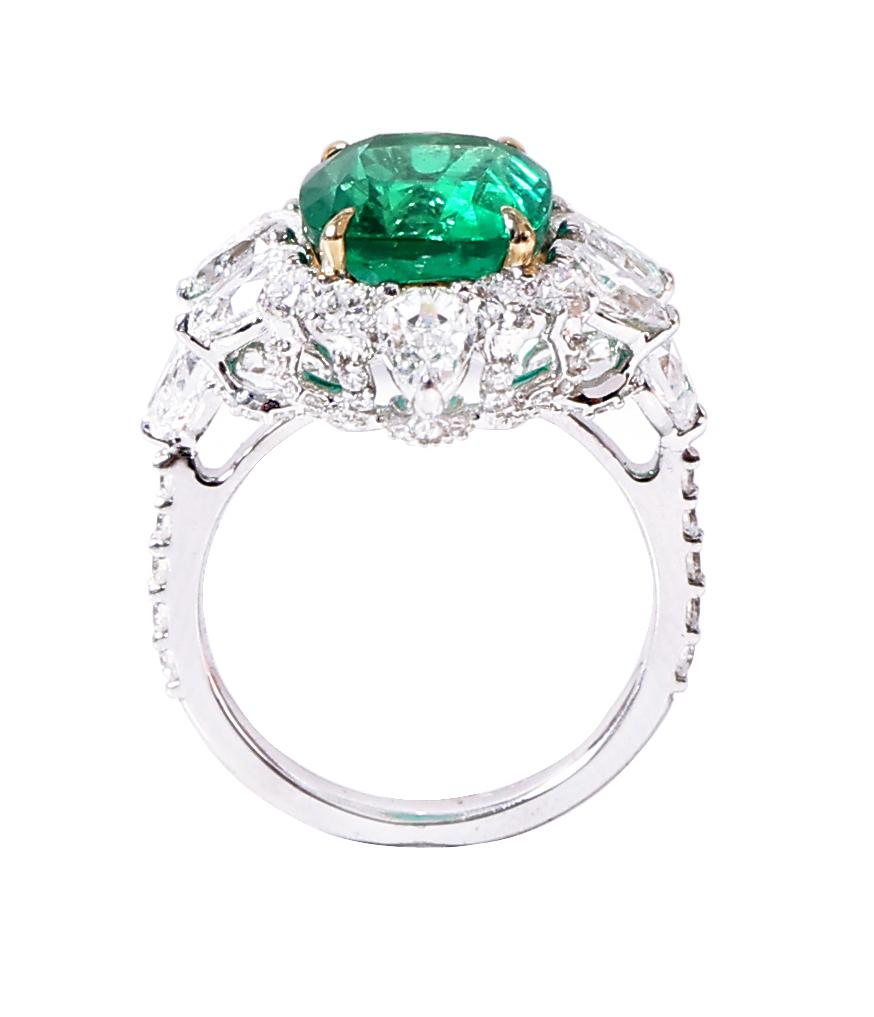 Women's 18 Karat Gold 10.60 Carat Natural Emerald and Solitaire Diamond Cocktail Ring For Sale