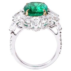 18 Karat Gold 10.60 Carat Natural Emerald and Solitaire Diamond Cocktail Ring