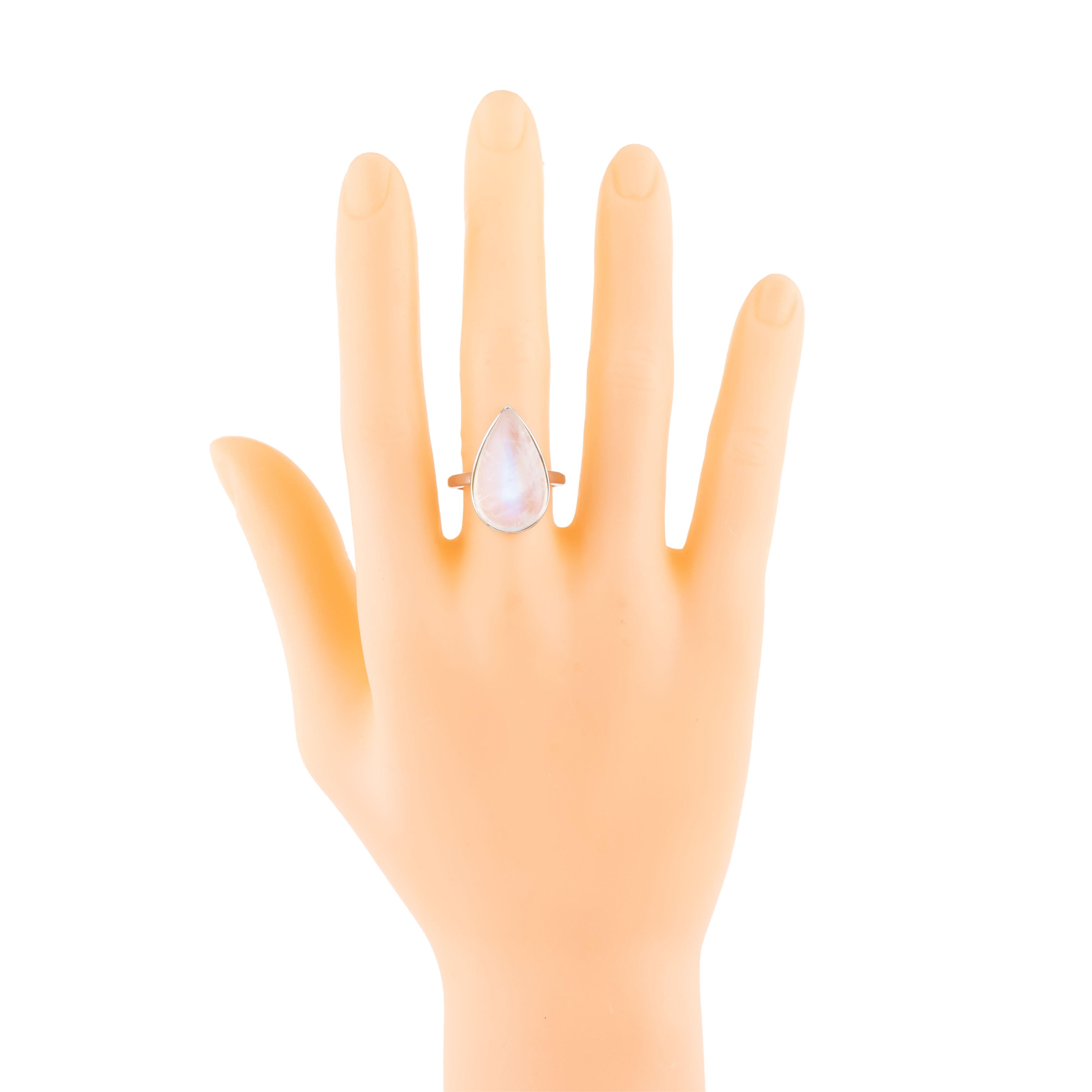 Modern 18 Karat Gold 10.96 Carat Moon Stone Solitaire Ring For Sale