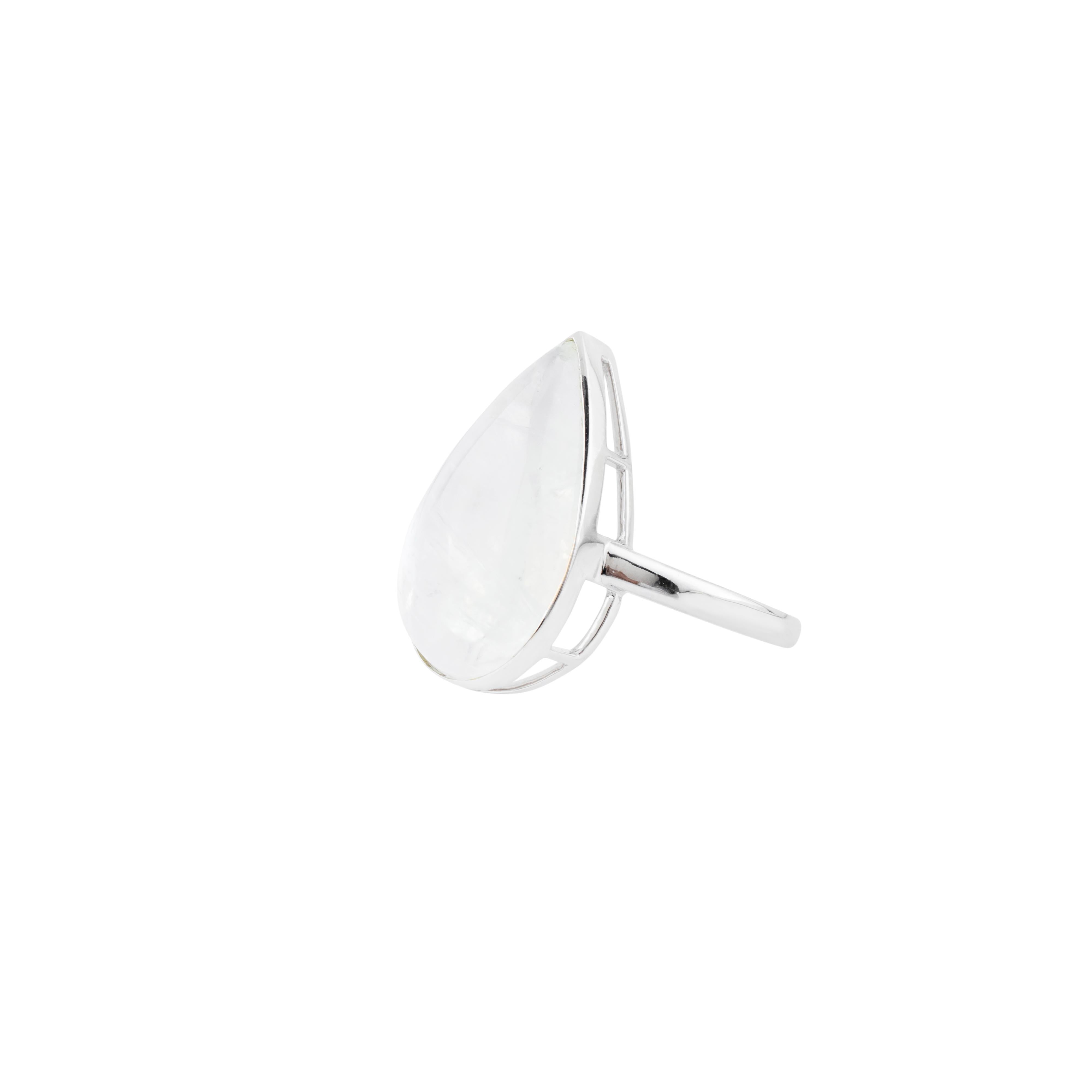 Women's 18 Karat Gold 10.96 Carat Moon Stone Solitaire Ring For Sale