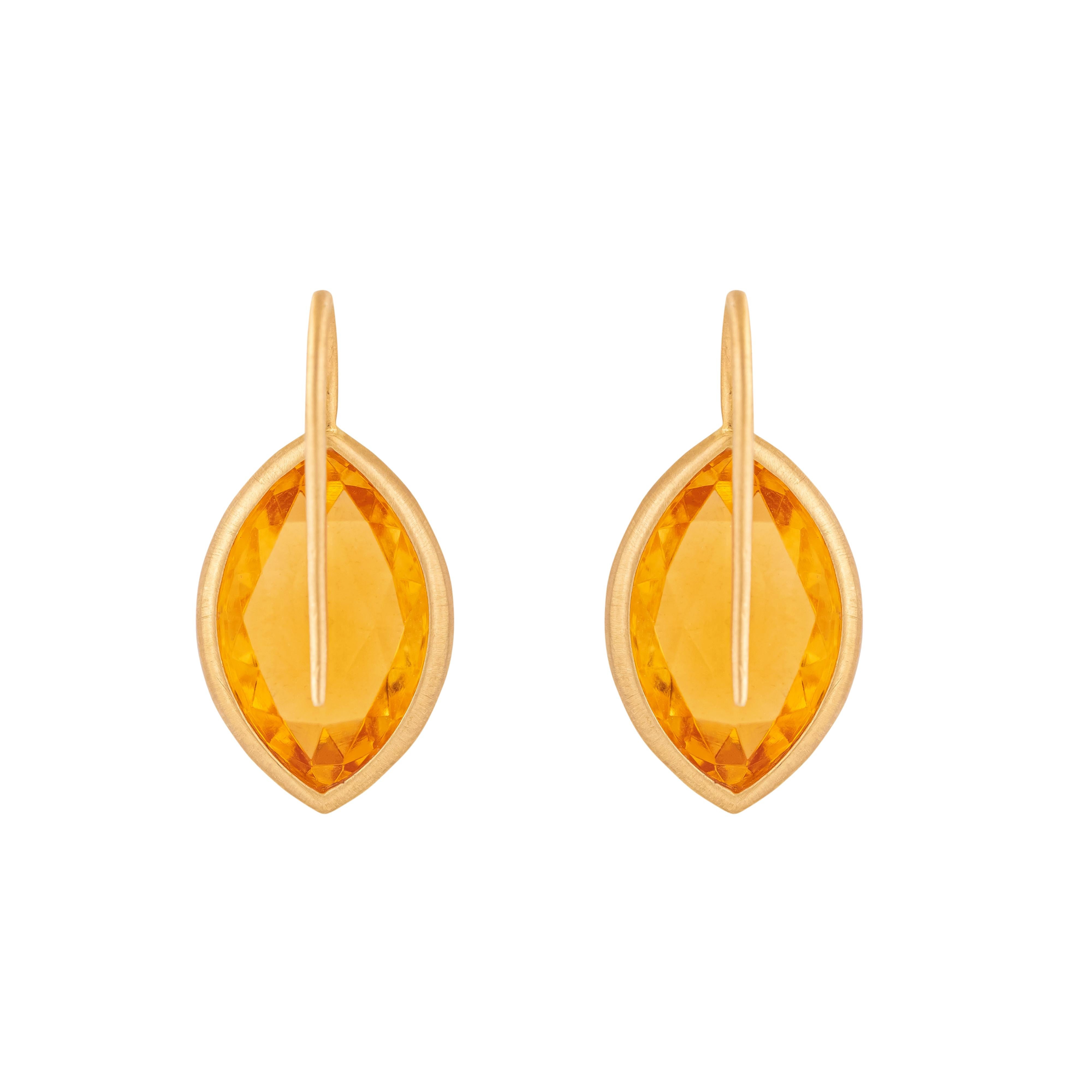18 Karat Gold 11 Carat Golden Topaz Drop Earrings In New Condition For Sale In Jaipur, IN