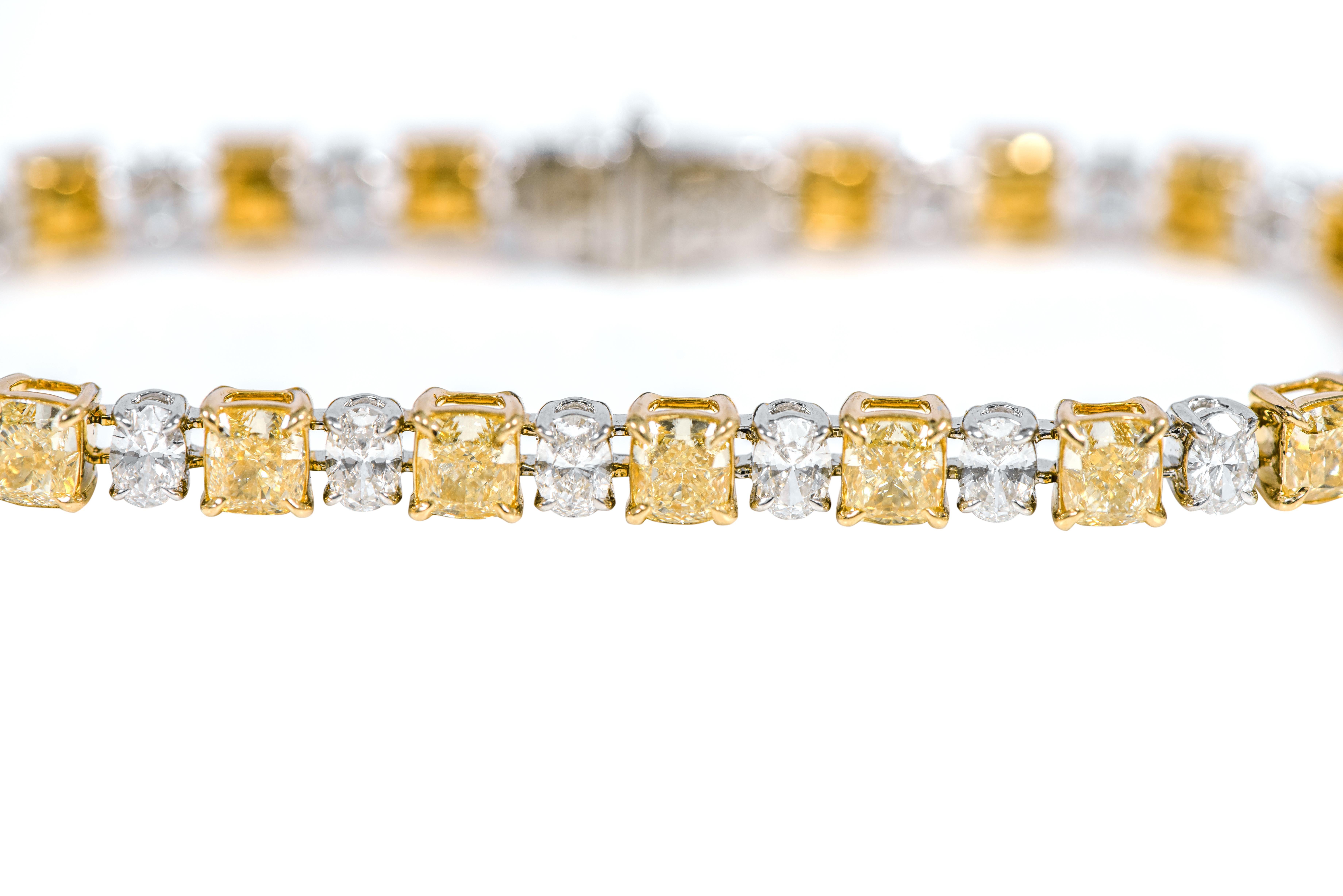 18 Karat Gold 15,31 Solitär Fancy Gelbes und weißes Diamant-Tennisarmband (Moderne) im Angebot