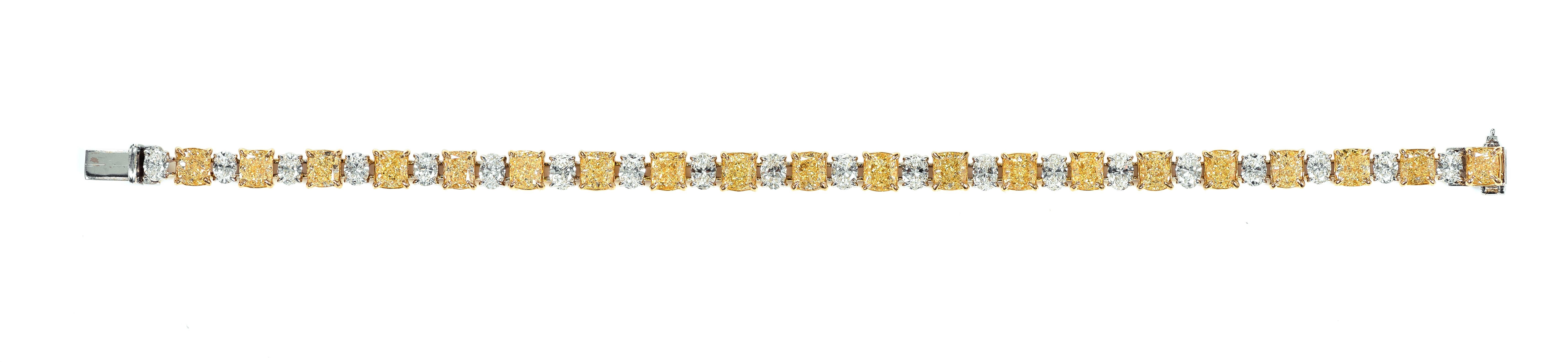 Modern 18 Karat Gold 11.21 Solitaire Fancy Yellow and White Diamond Tennis Bracelet For Sale
