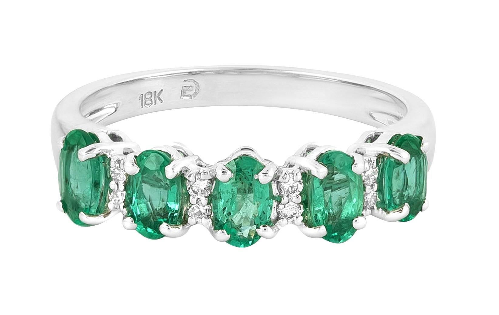 Modern 18 Karat Gold 1.13 Carat Diamond and Emerald Cluster Statement Ring  For Sale