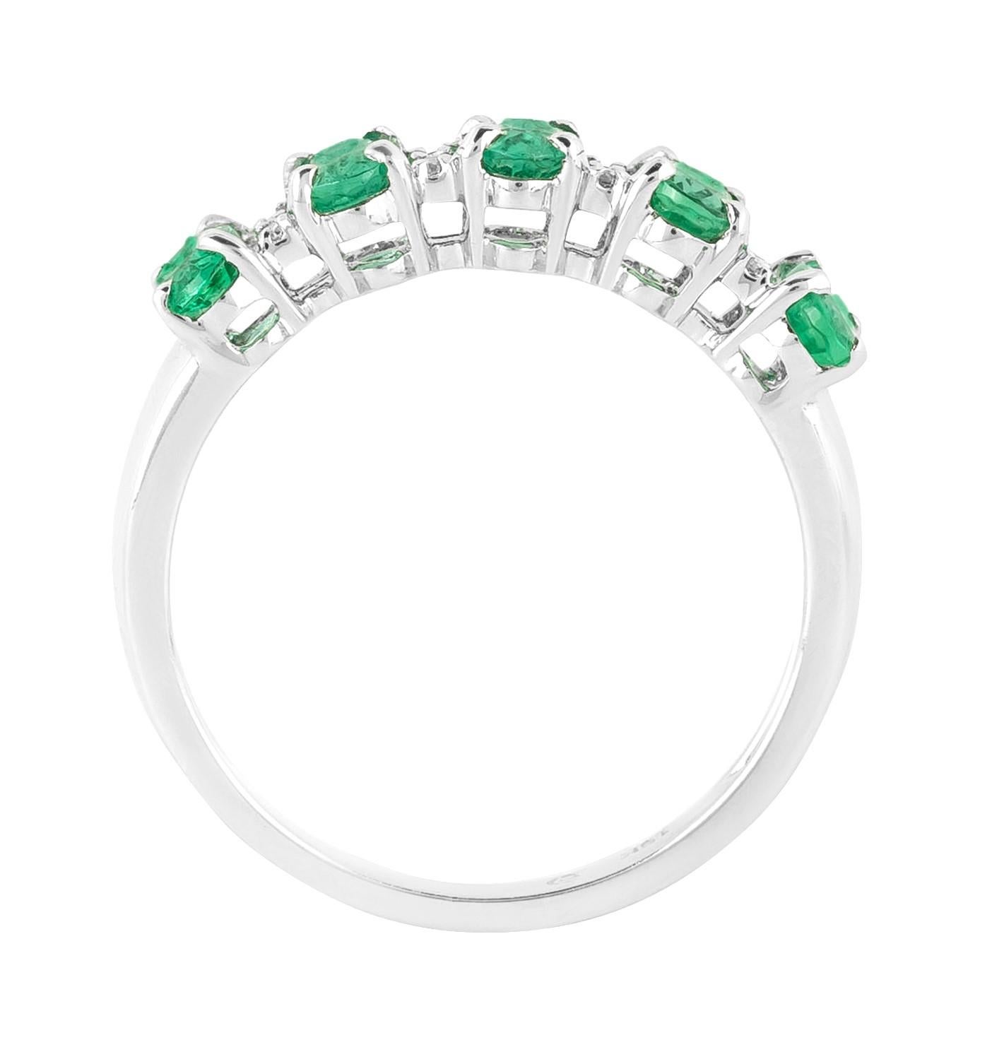 18 Karat Gold 1.13 Carat Diamond and Emerald Cluster Statement Ring  For Sale 1