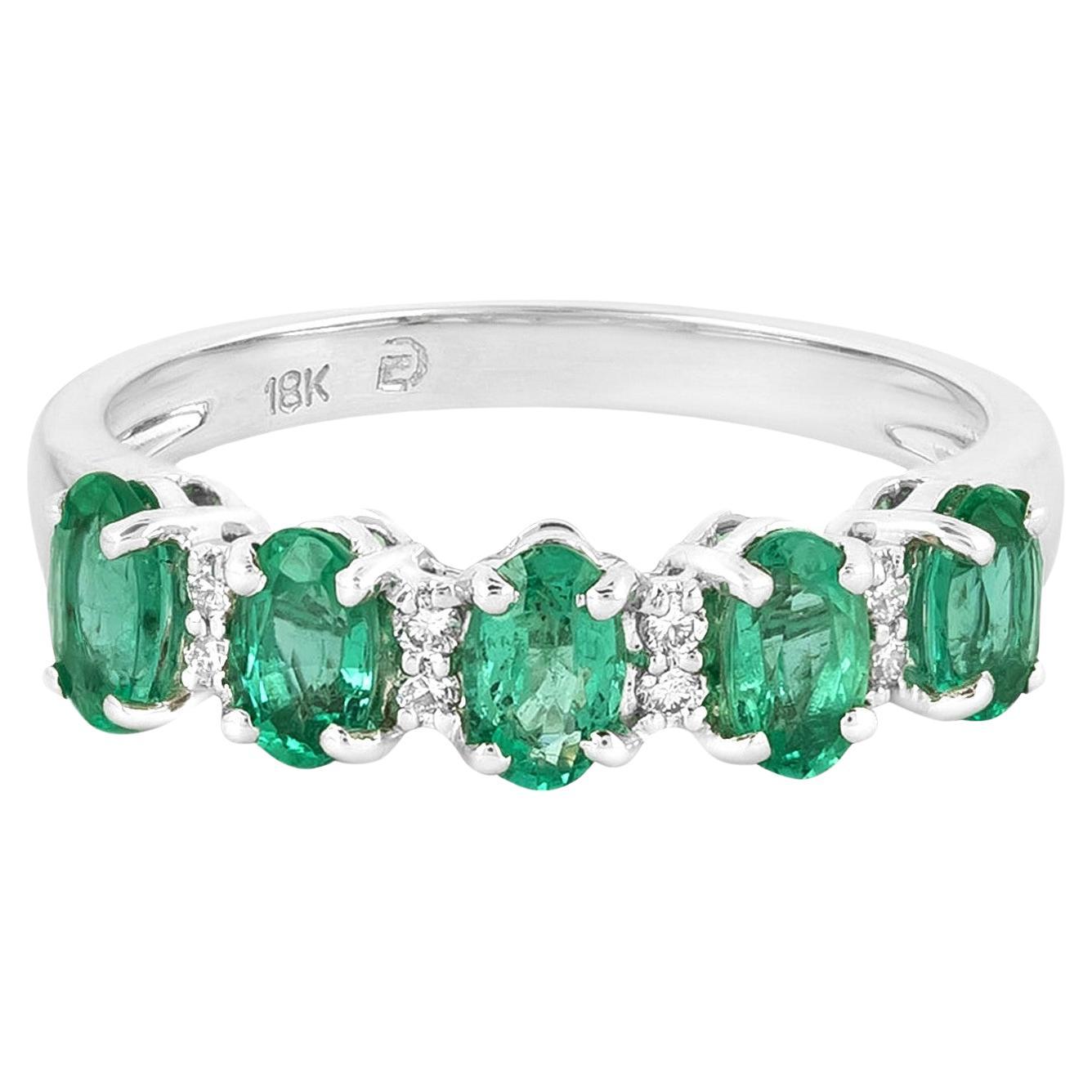18 Karat Gold 1.13 Carat Diamond and Emerald Cluster Statement Ring  For Sale