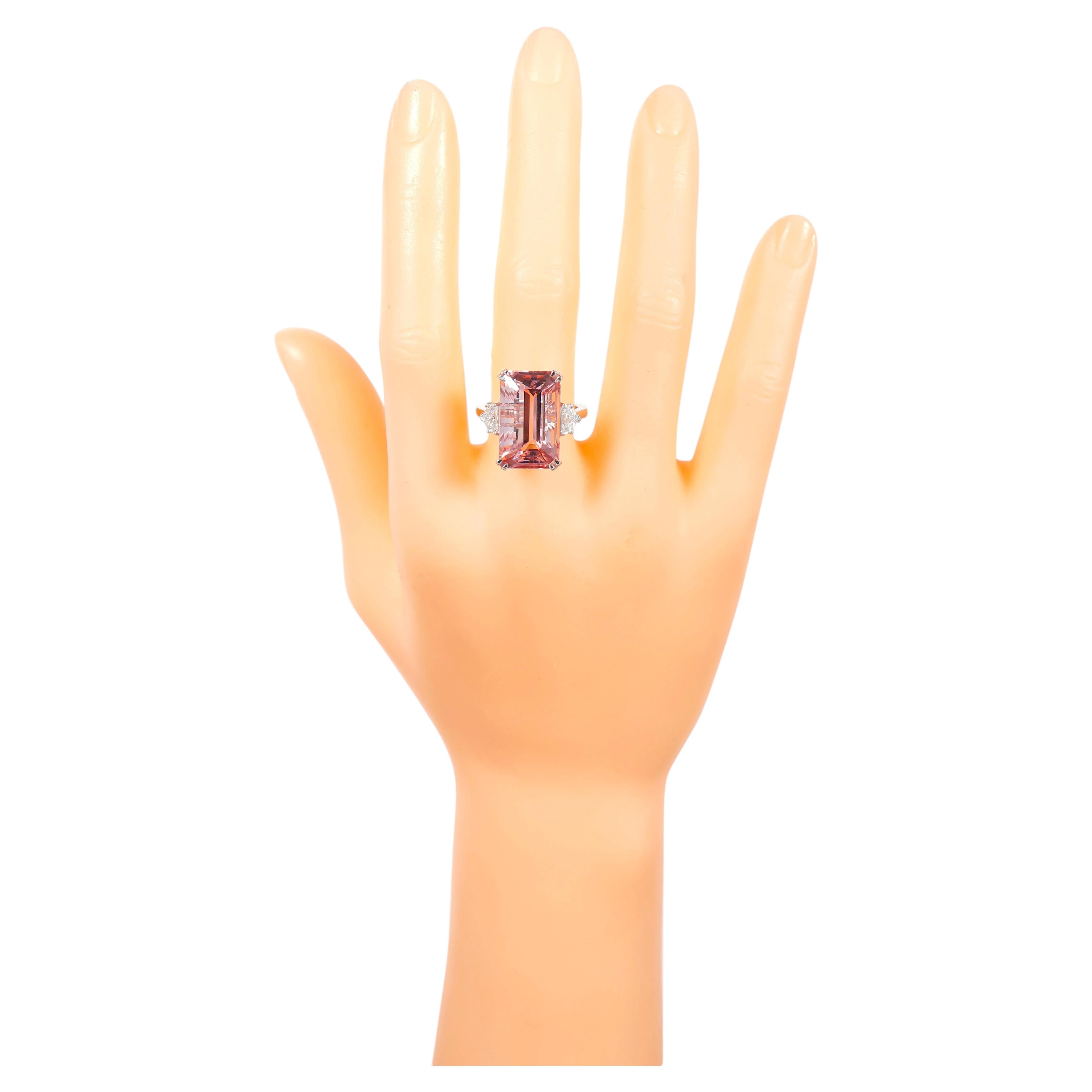 18 Karat Gold 11,41 Karat Rosa Morganit und Diamant Solitär Cocktail-Ring im Angebot