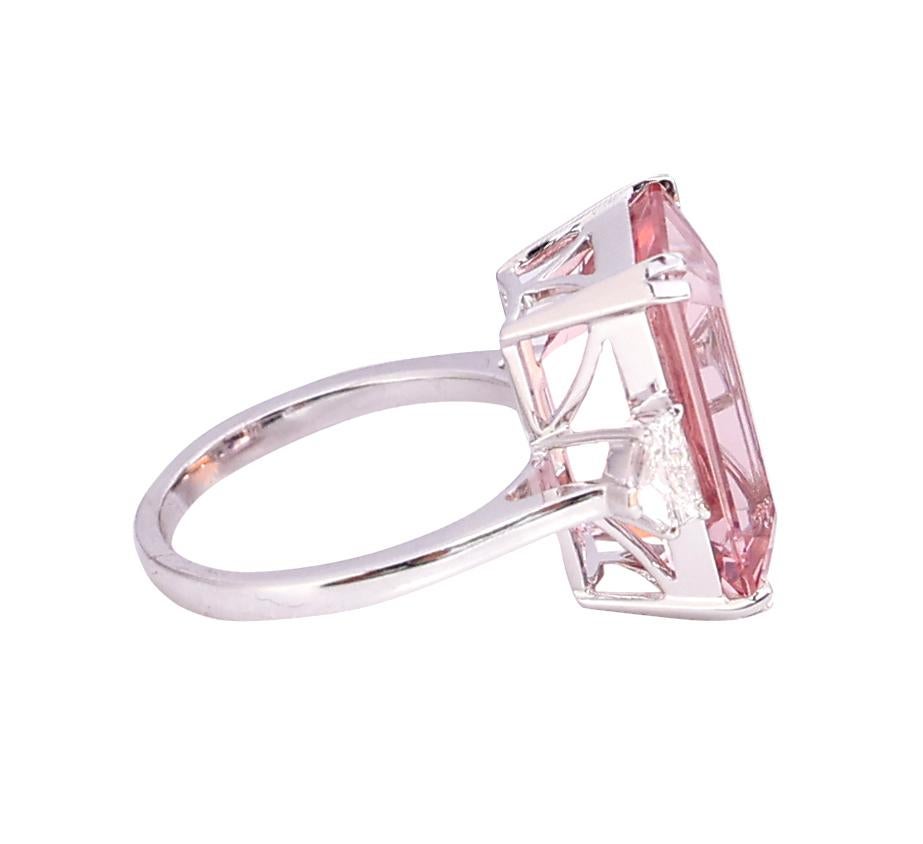Bague cocktail solitaire en or 18 carats avec Morganite rose 11,41 carats et diamants en vente 1