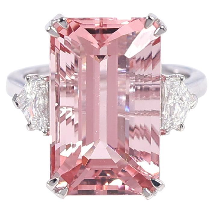 18 Karat Gold 11.41 Carat Pink Morganite and Diamond Solitaire Cocktail Ring For Sale