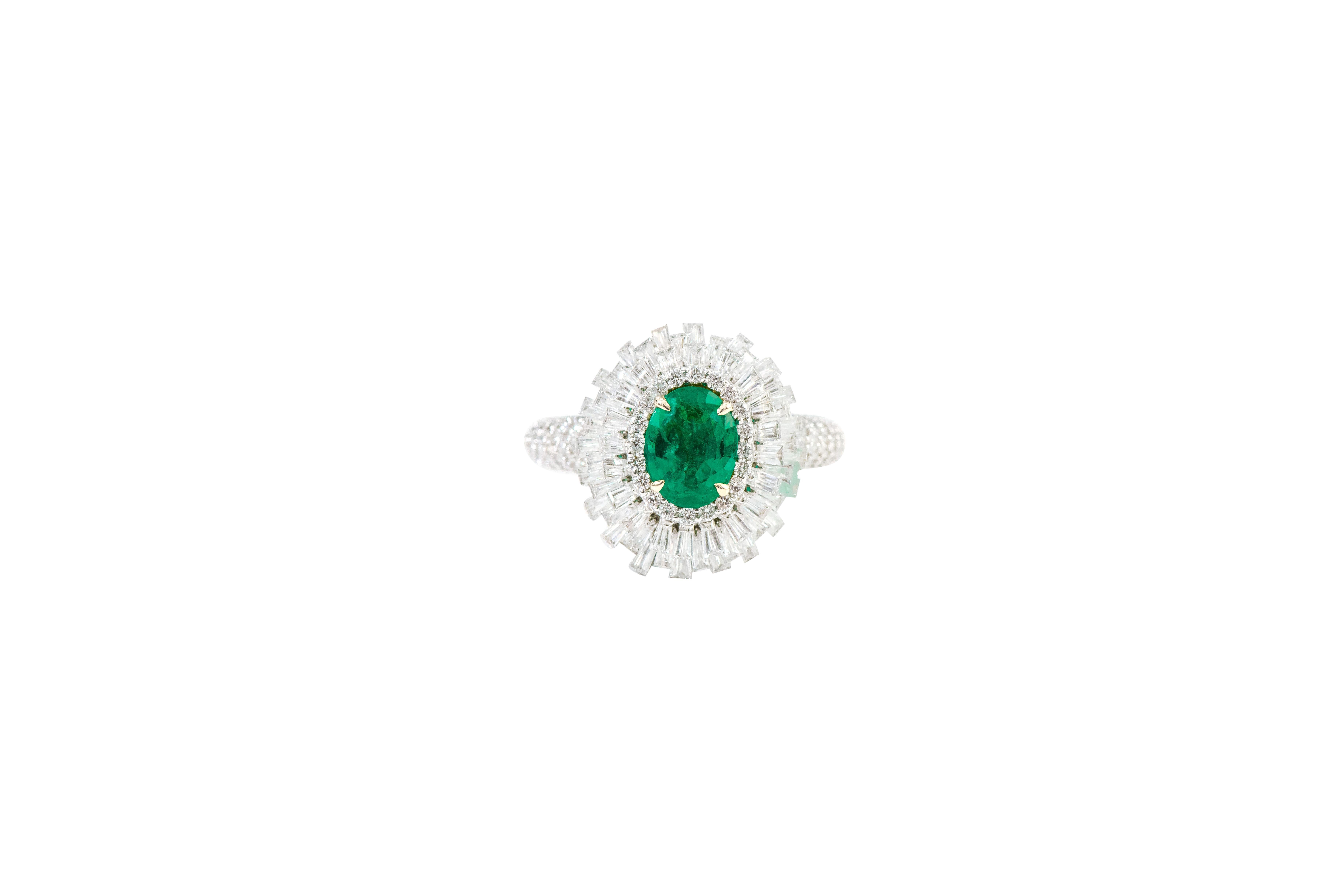 18 Karat Gold 1.15 Carat Natural Emerald and Diamond Cluster Statement Ring In New Condition For Sale In Jaipur, IN